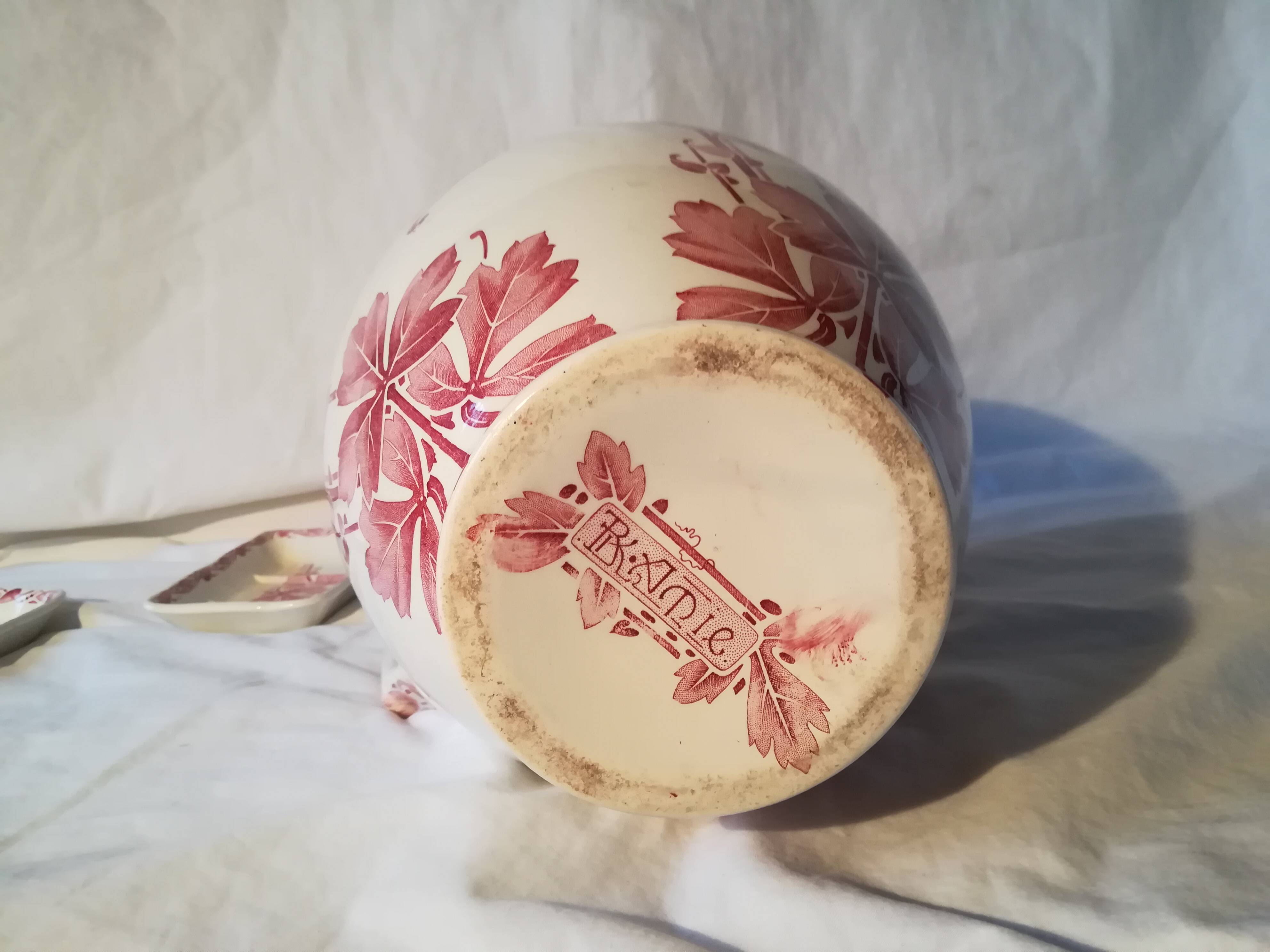 Service de toilette broc et vasque faïence rose