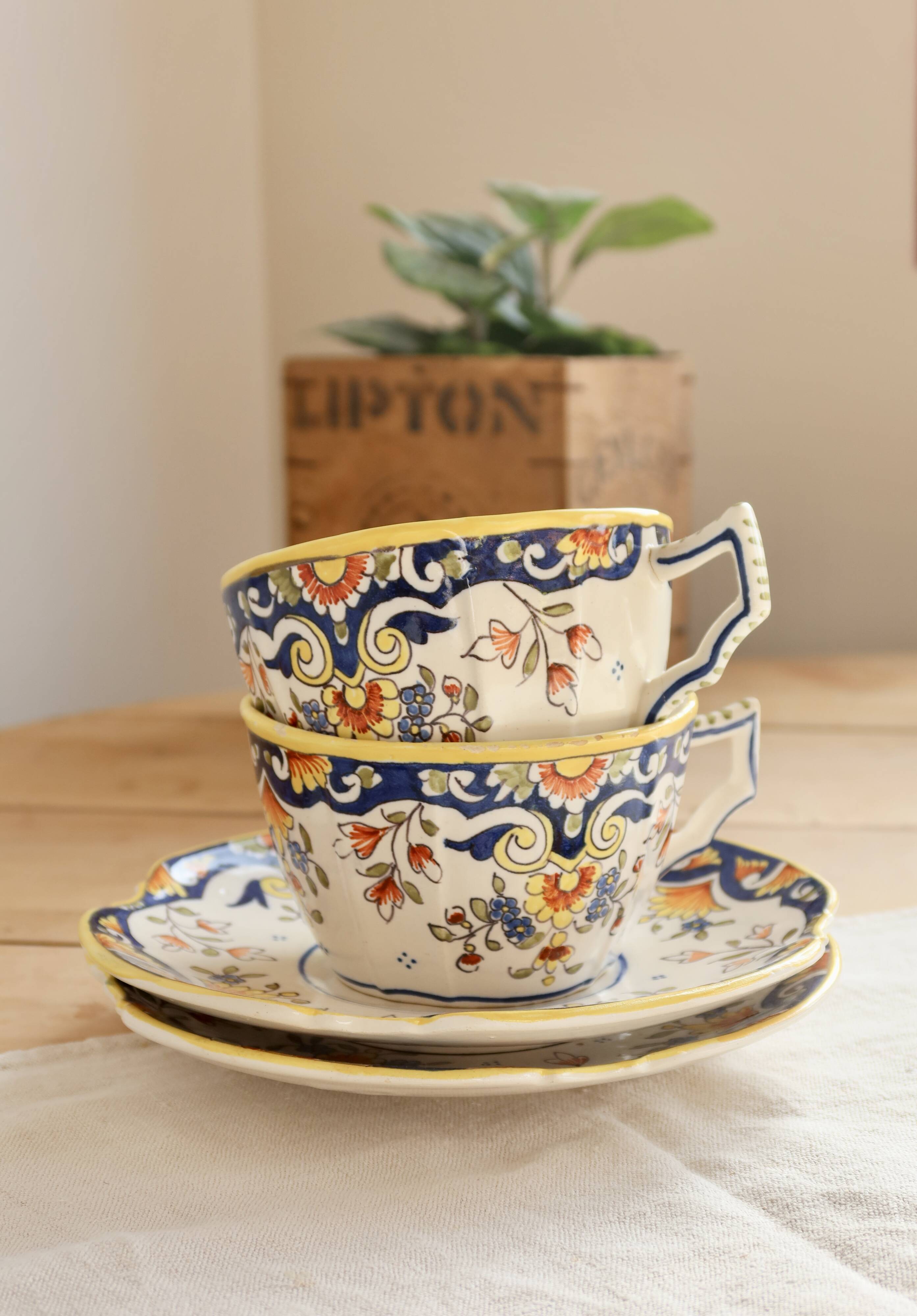 Antique polychrome faience chocolate cups with saucers – Flo decoration