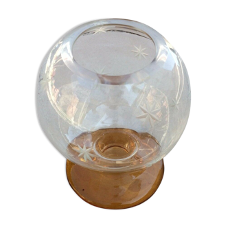 Vase boule en verre taillé