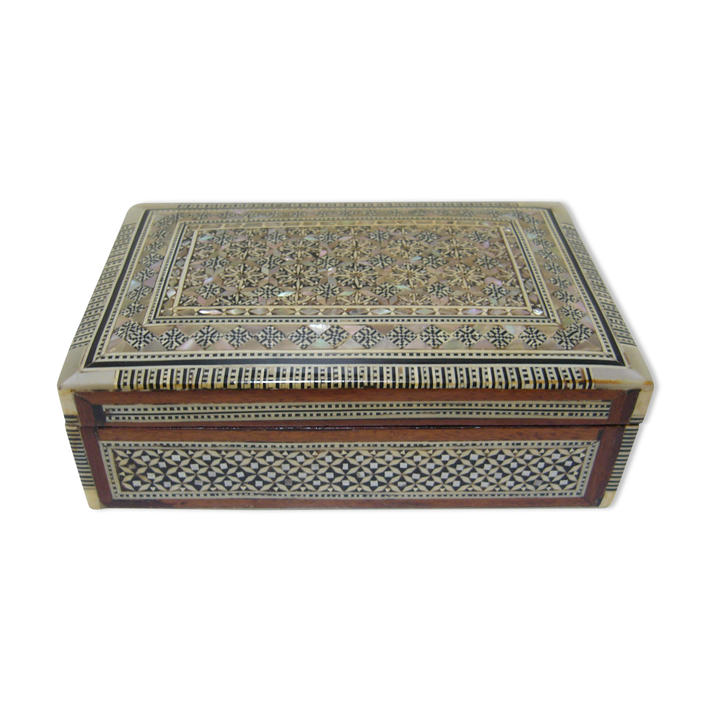 Box box in mother-of-pearl marquetry in oriental style