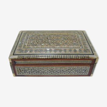 Boite coffret en marqueterie nacre de style oriental