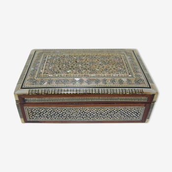 Box box in mother-of-pearl marquetry in oriental style