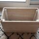 Table basse en travertin beige clair polie.
