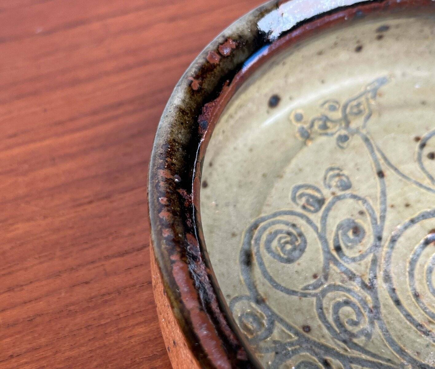 Mid-century modern Danish studio pottery bowl by Bente Lemche, 1960s.