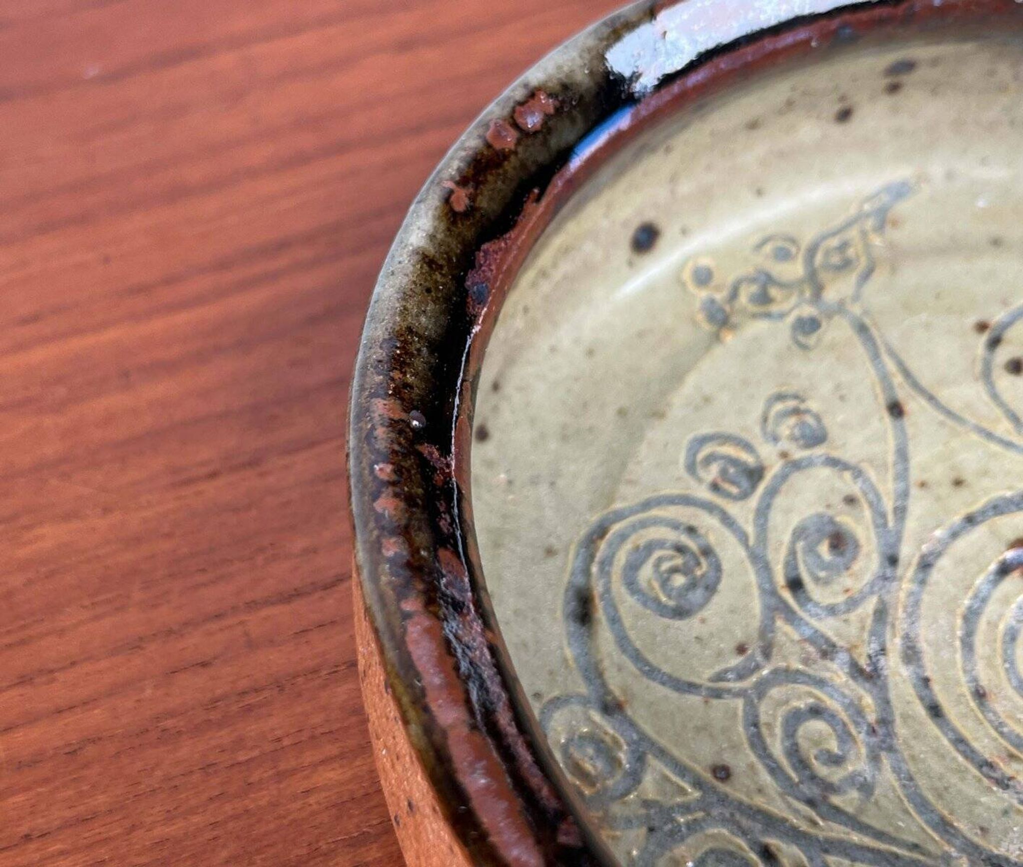 Mid-century modern Danish studio pottery bowl by Bente Lemche, 1960s.