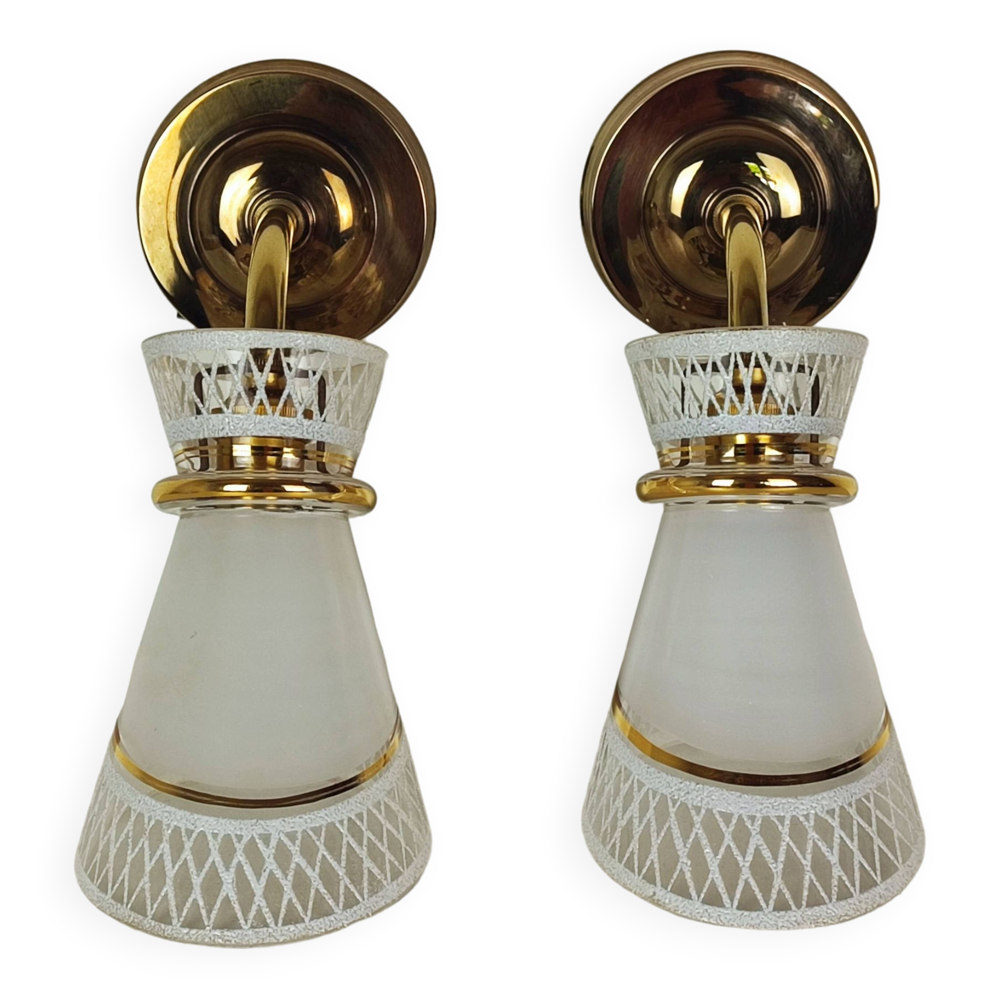 Pair of 50' wall lights