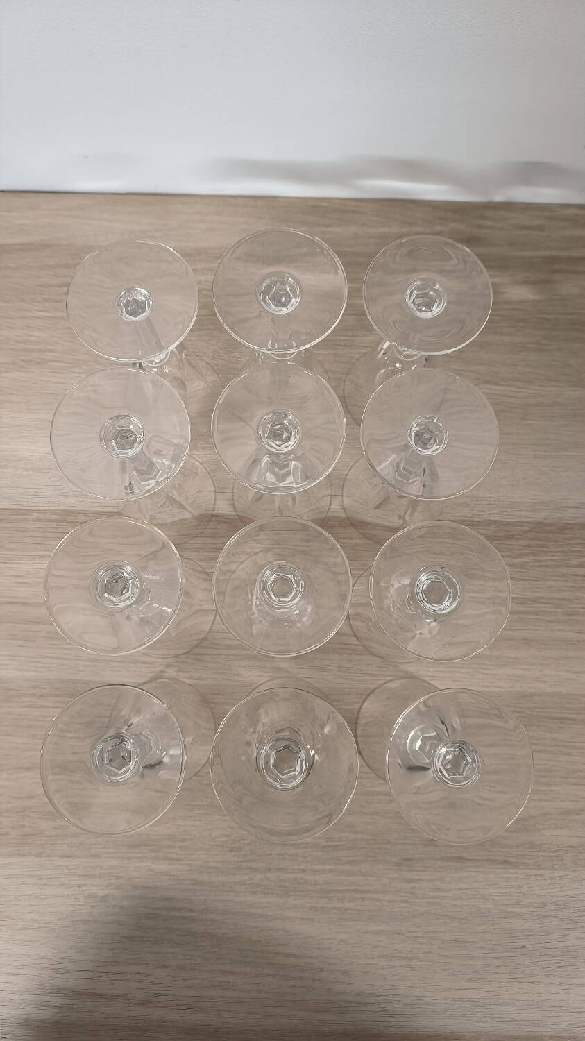 12 Saint Louis crystal wine glasses, Cerdagne model