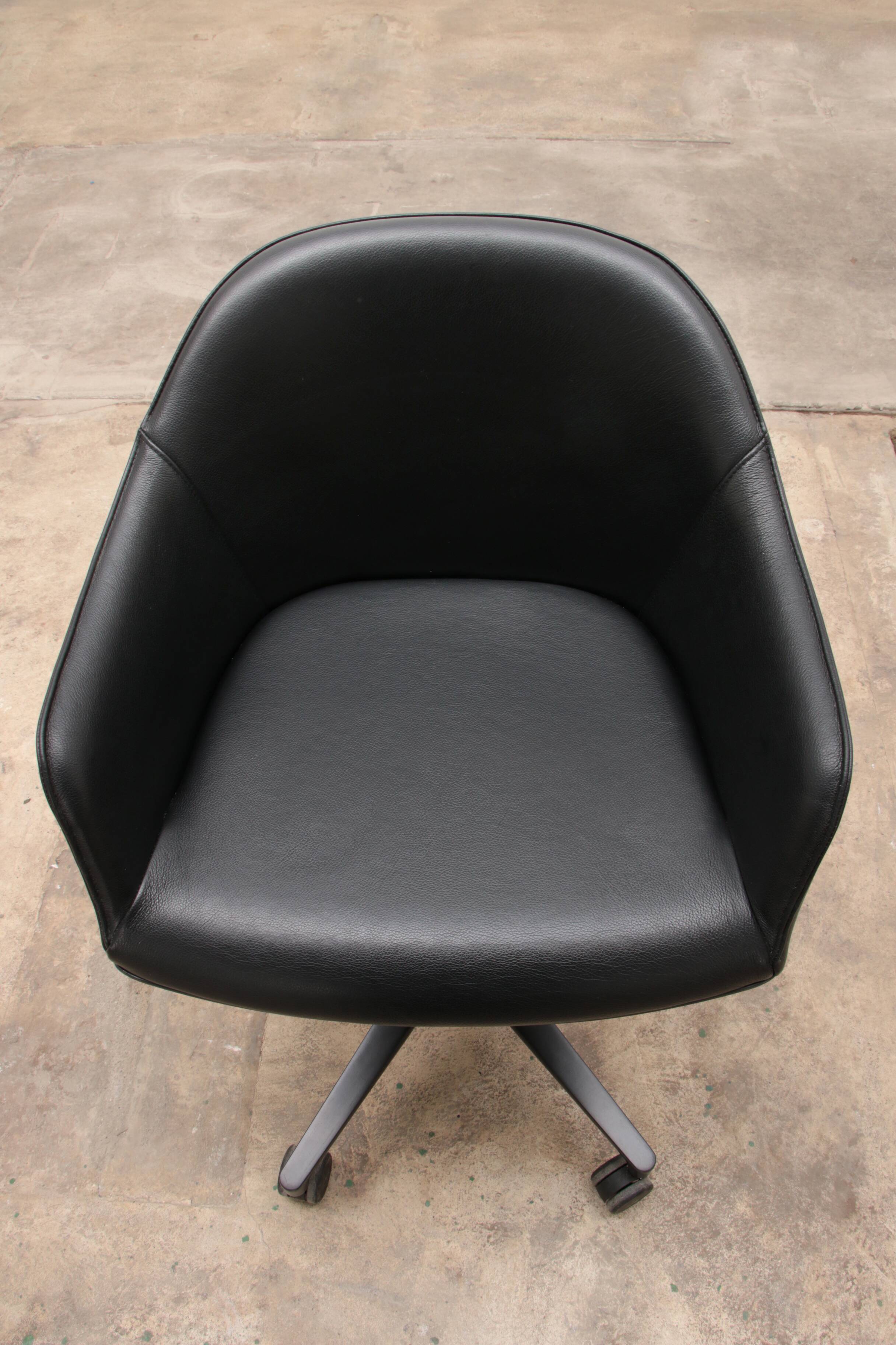 Vitra softshell office chair design by Ronan & Erwan Bouroullec.