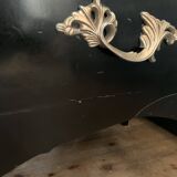 Commode Louis XV noire et poignées dorées