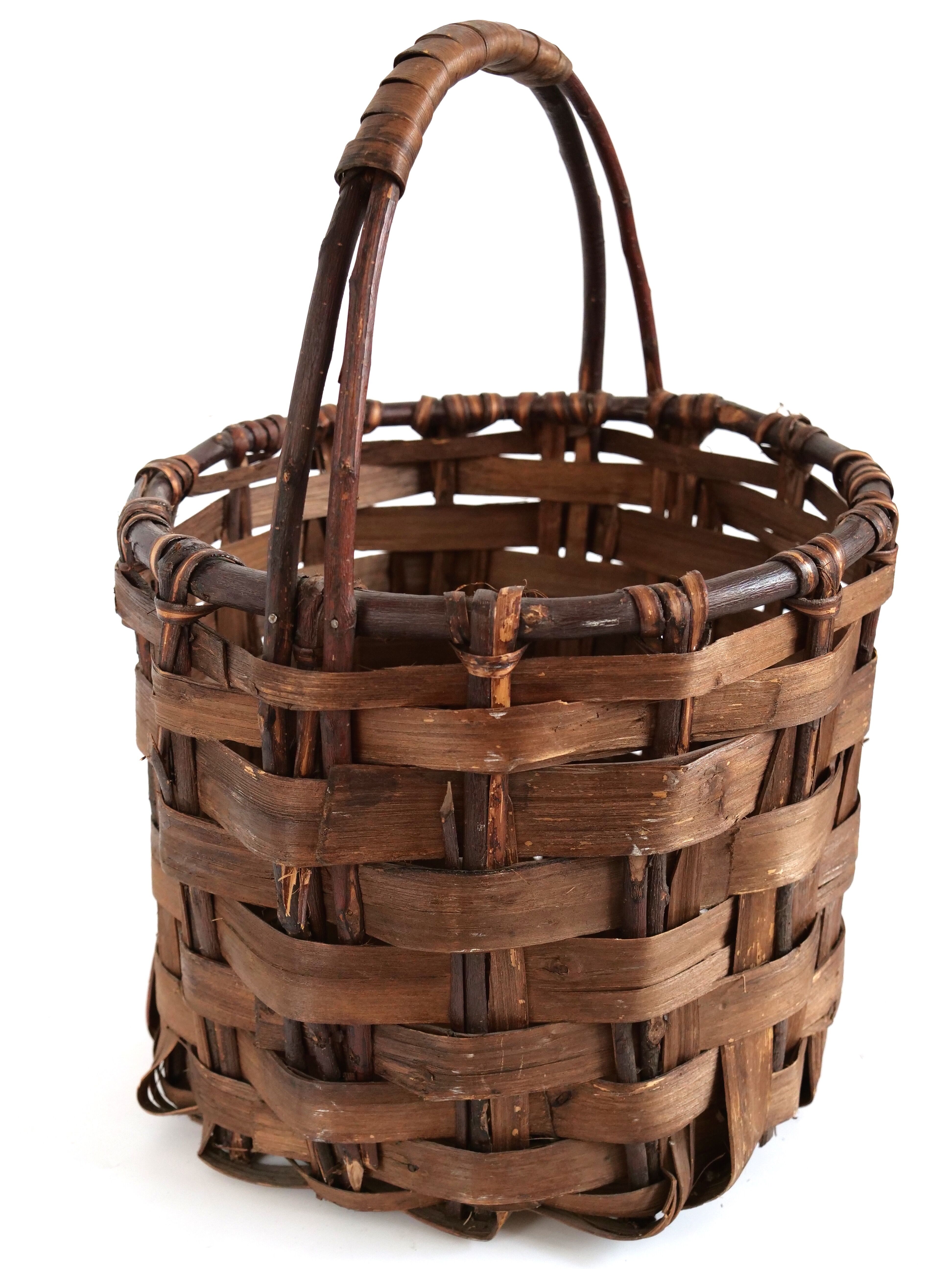 Brutalist basket in bark
