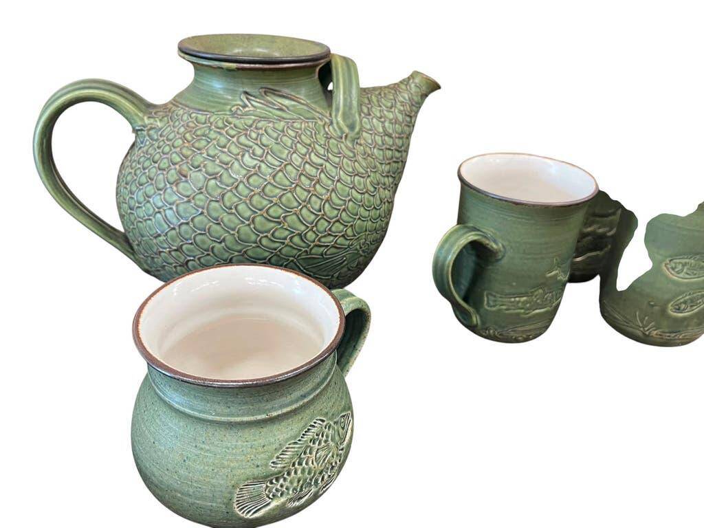 Vintage mint green tea set: teapot and 6 cups.