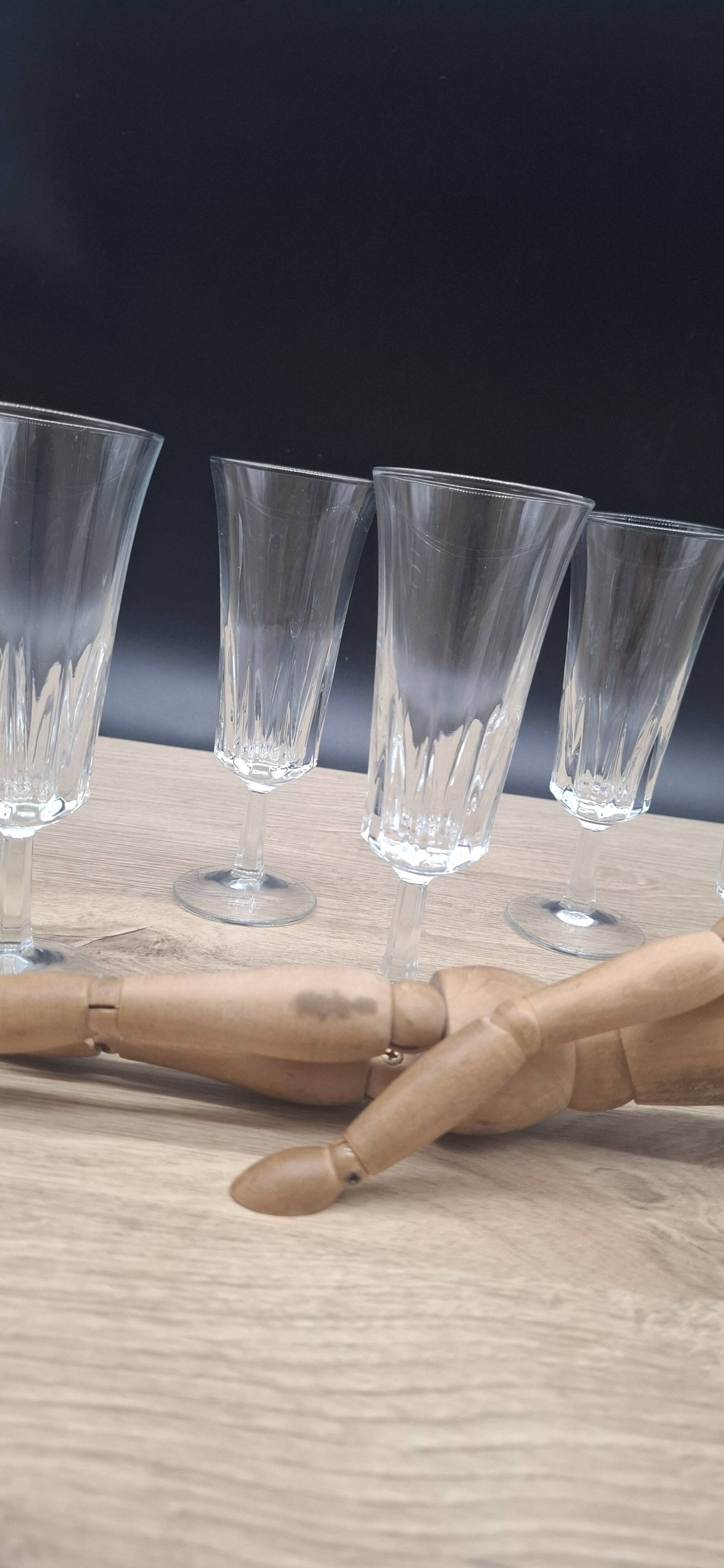 Set of 8 Luminarc champagne flutes