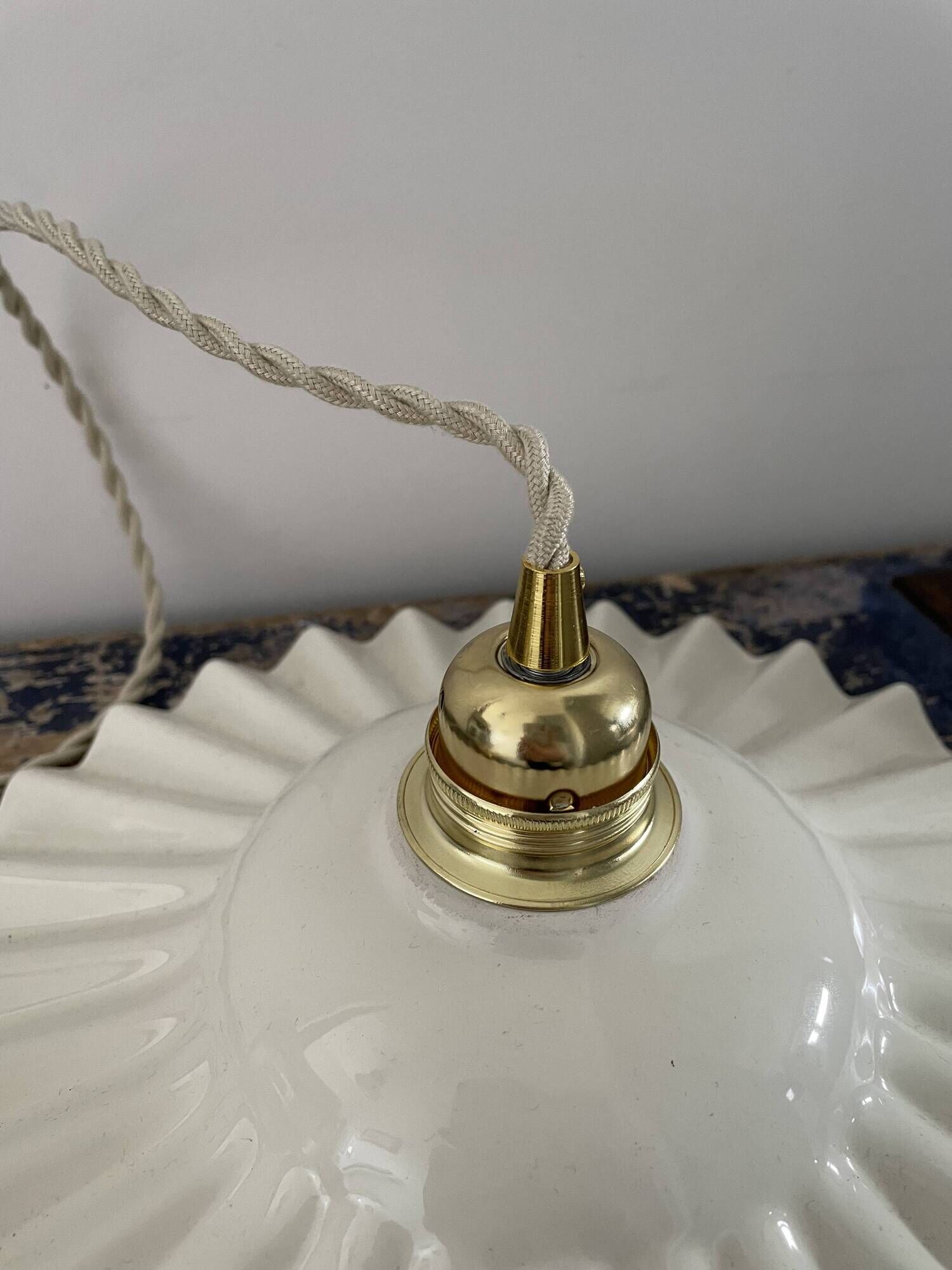 Vintage hanging in electrified toothed ceramic to nine