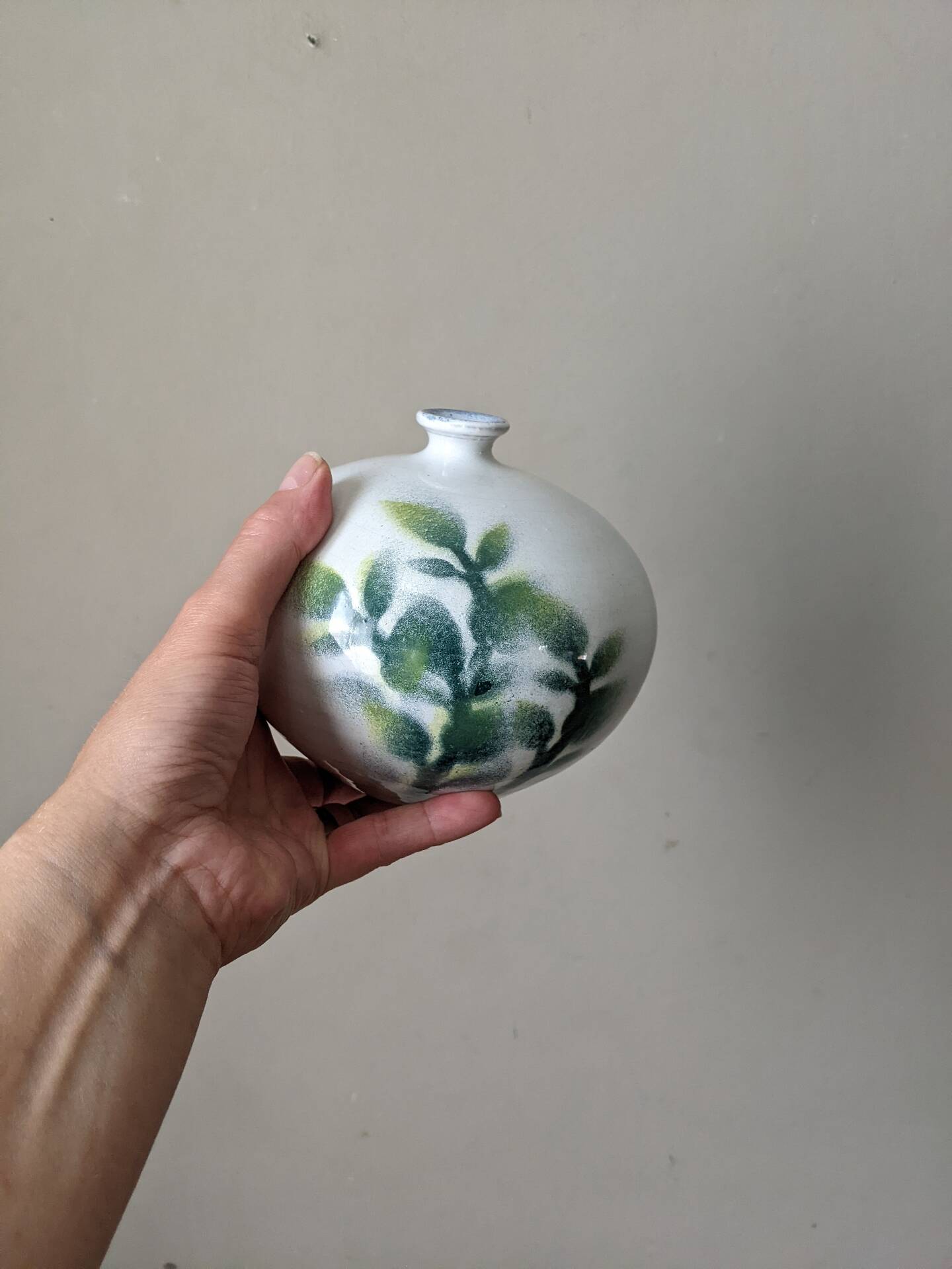 Vase soliflore artisanal décor floral peint à la main