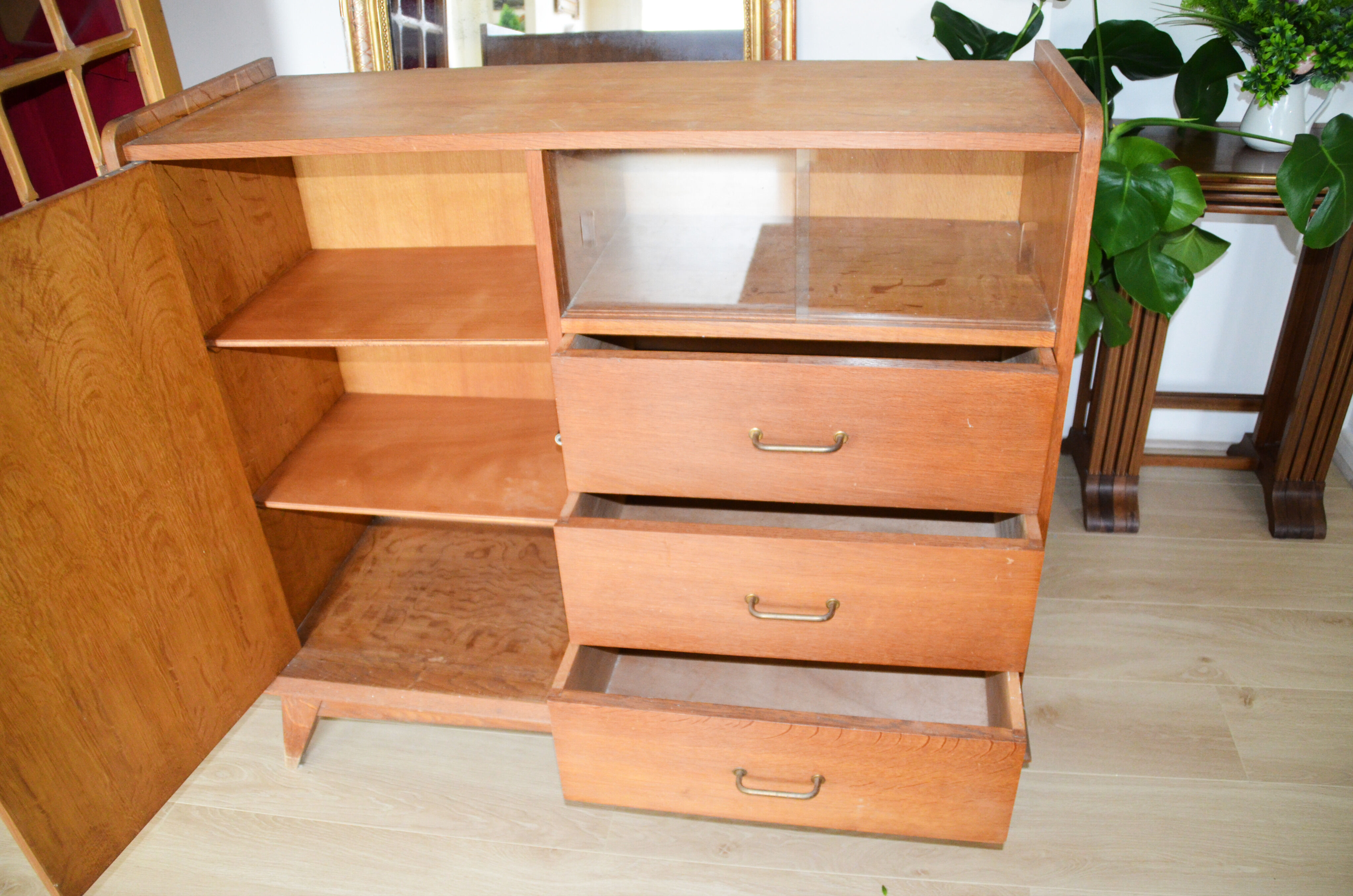 Vintage dresser with compass feet