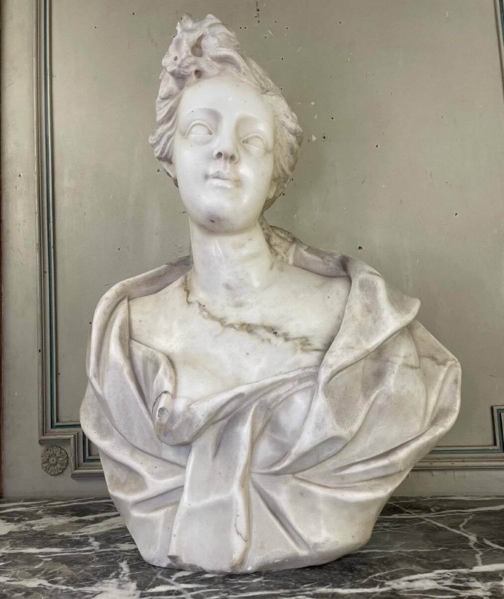 Female bust in Carrara marble, late 18th century, Northern Italy.