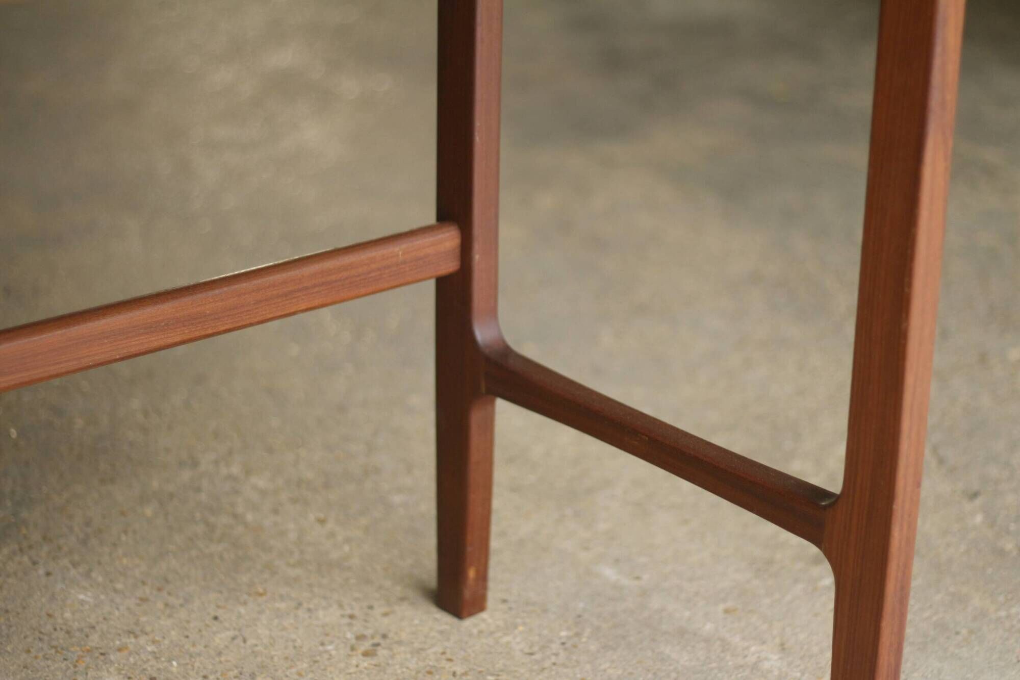 Succession LACOSTE: Scandinavian teak desk hairdresser (1960s).