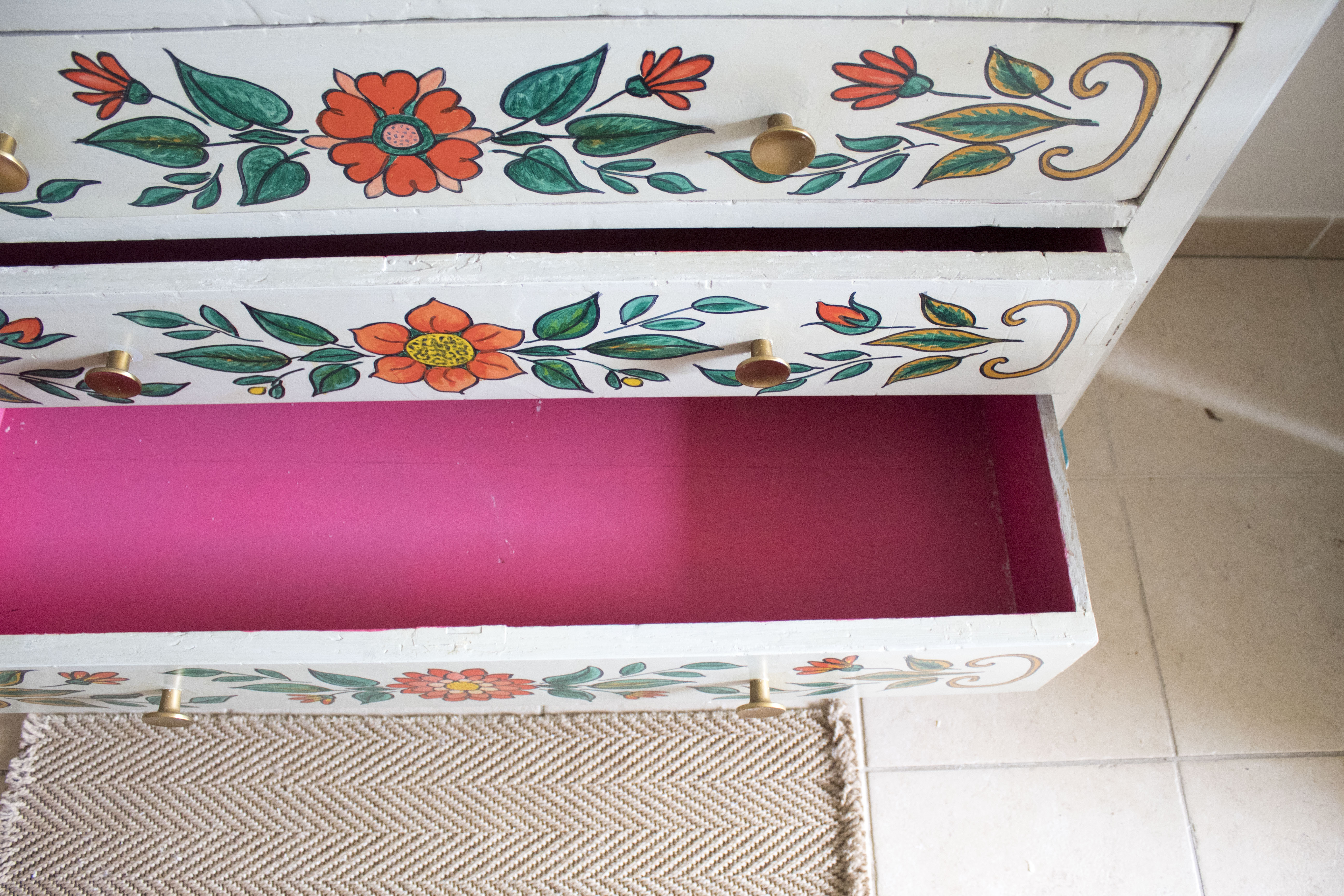 Solid wood chest of drawers