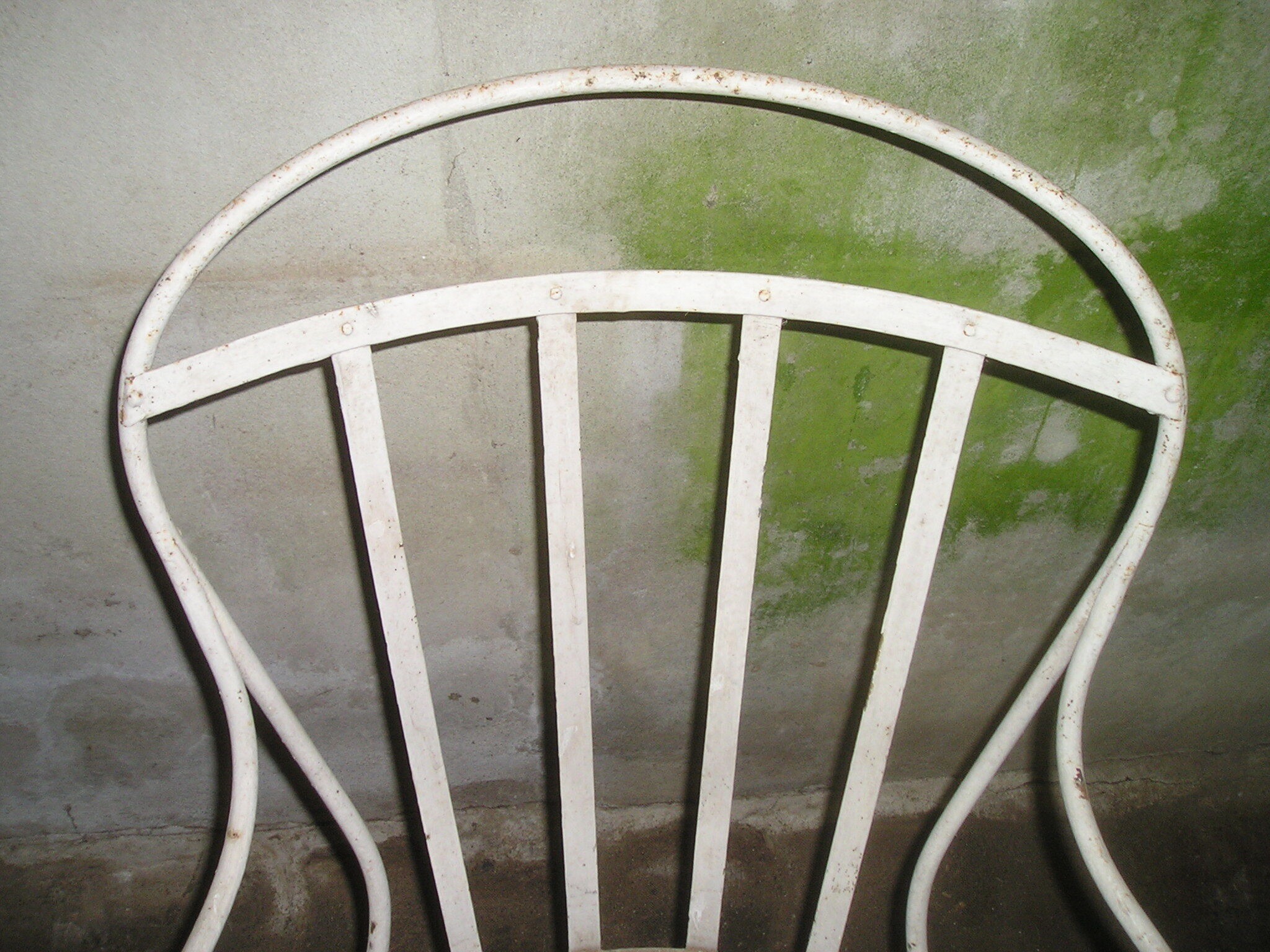 Wrought iron garden armchair with riveted flexible blades early XXth