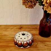 Vintage Jersey Pottery pique flowers in ceramic with a brown pattern from the 1970s.