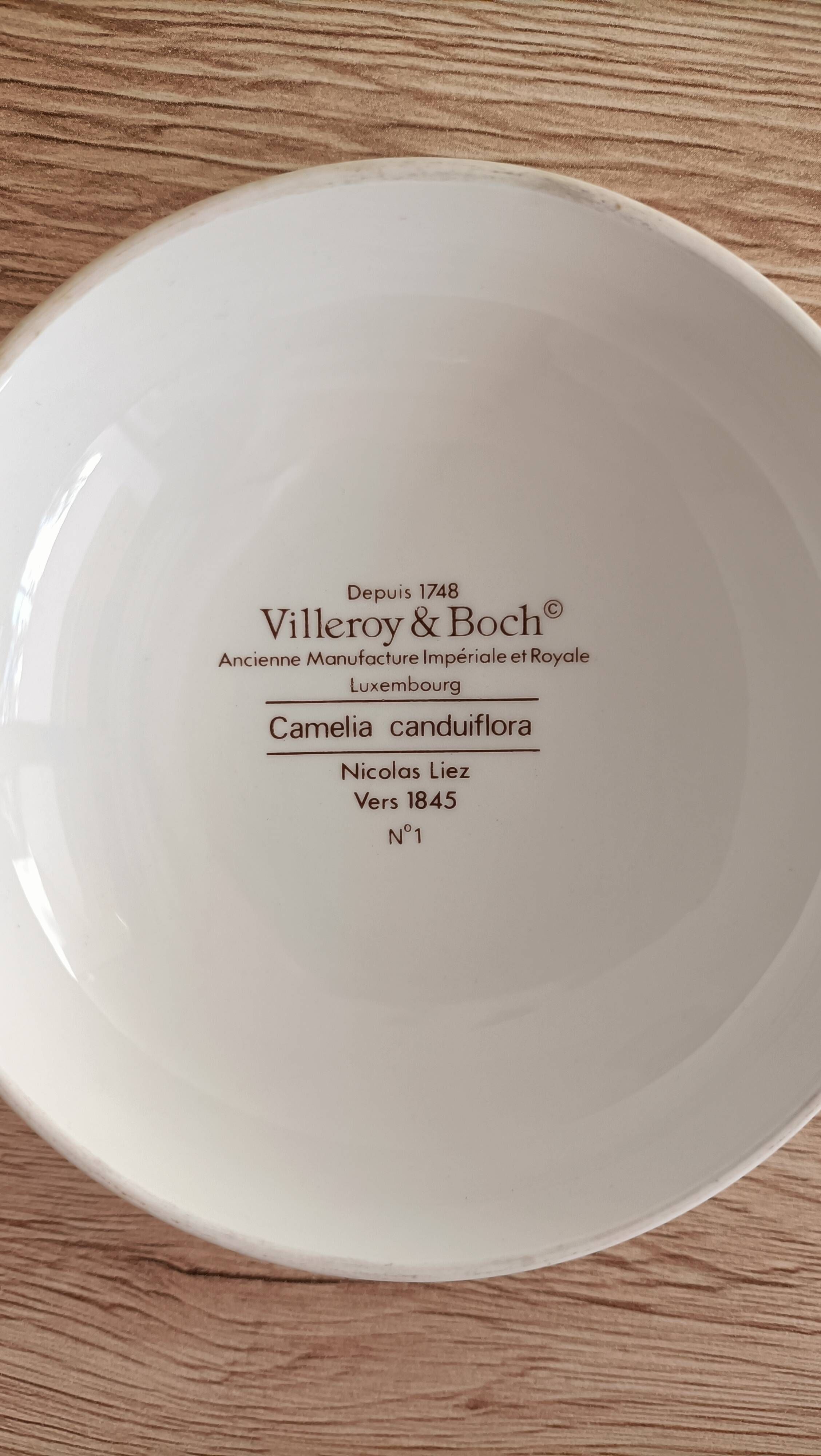 Villeroy & boch porcelain jewelry box model "camelia canduiflora"