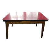 Table en formica rouge en tbe