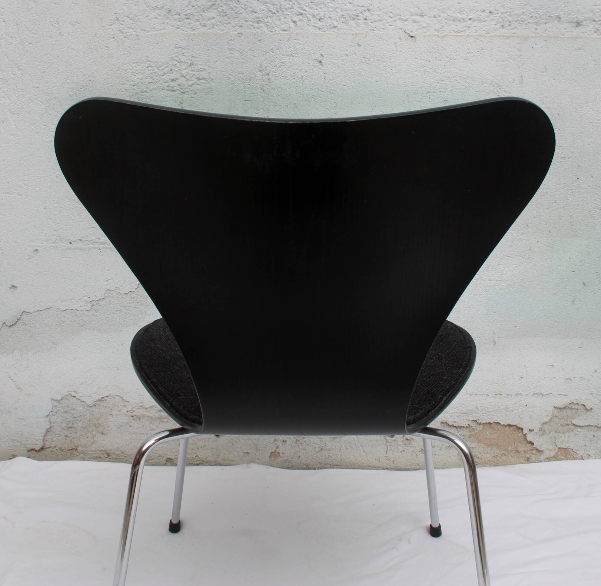Chair 3107 Arne Jacobsen in black with polstery