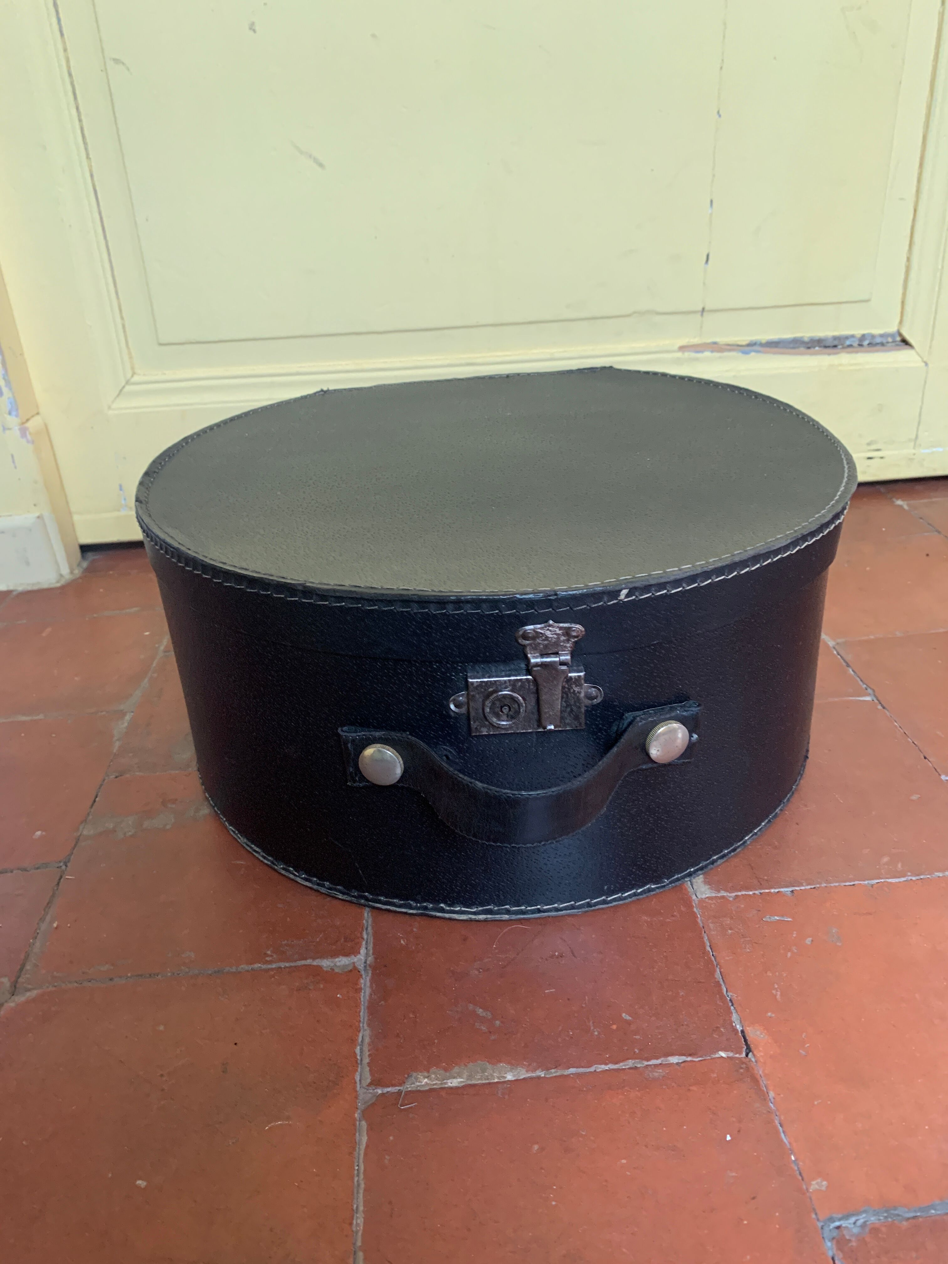 Hat box