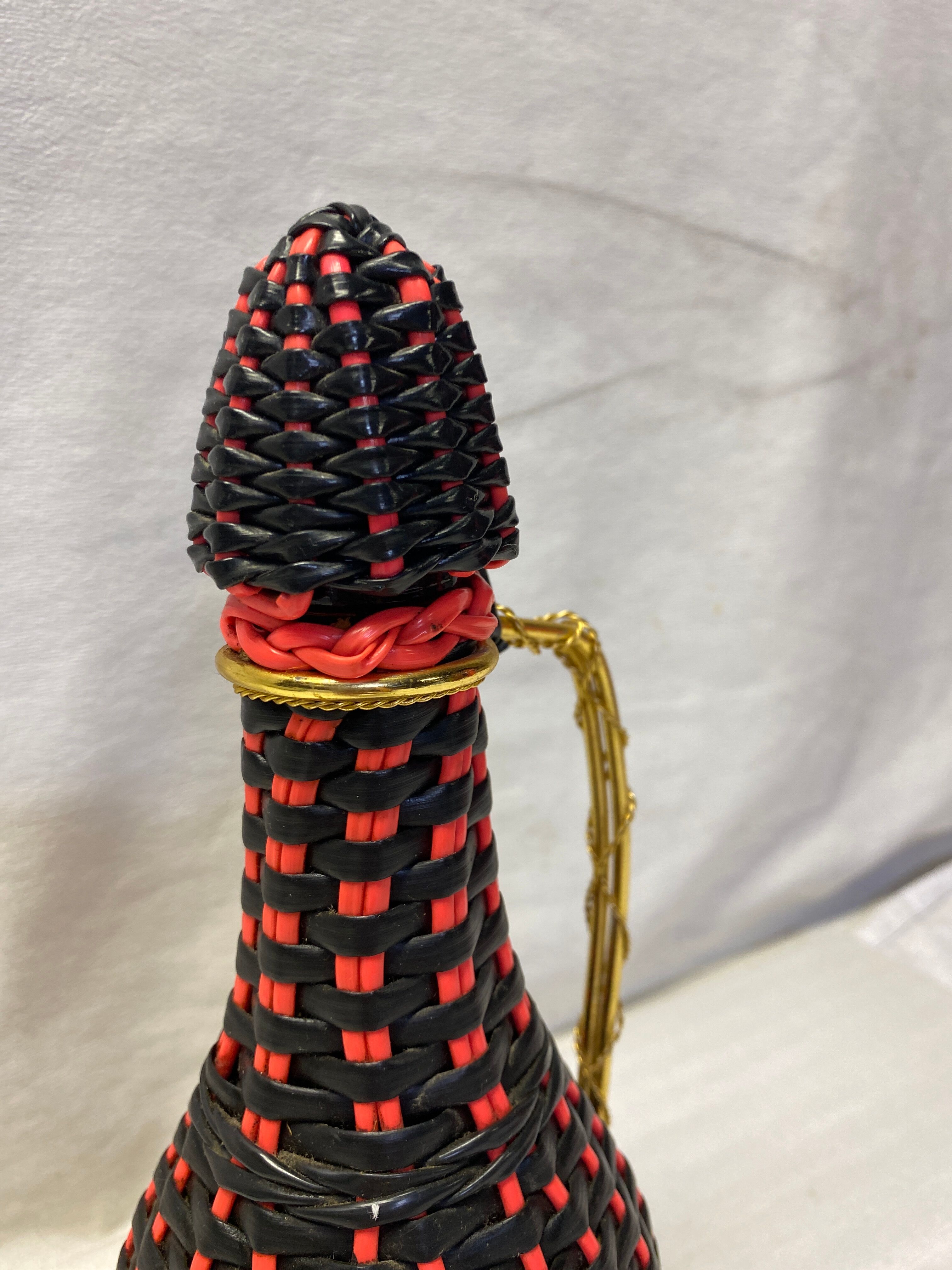 Vintage scoubidou carafe