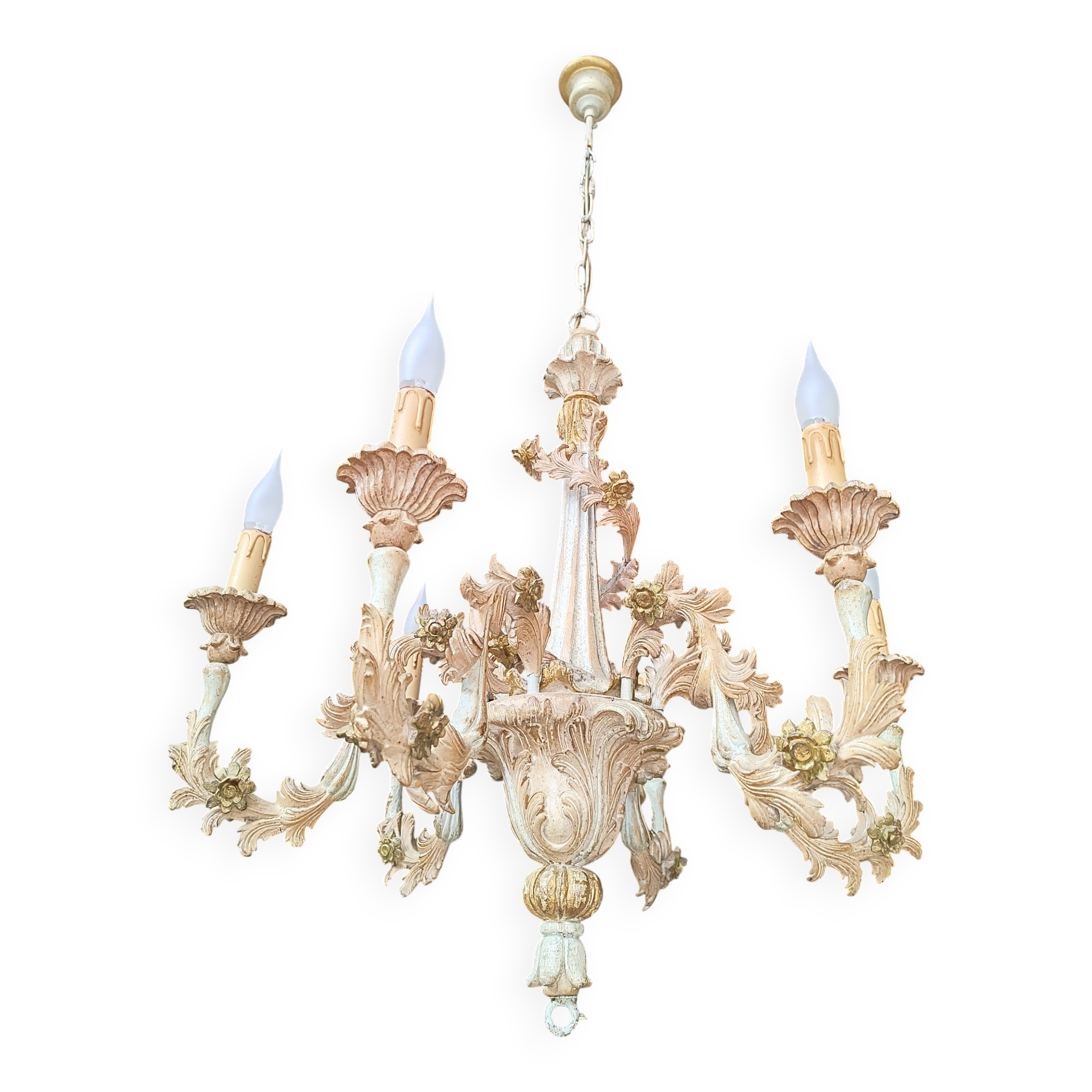 Florentine chandelier in carved wood with polychrome patina.