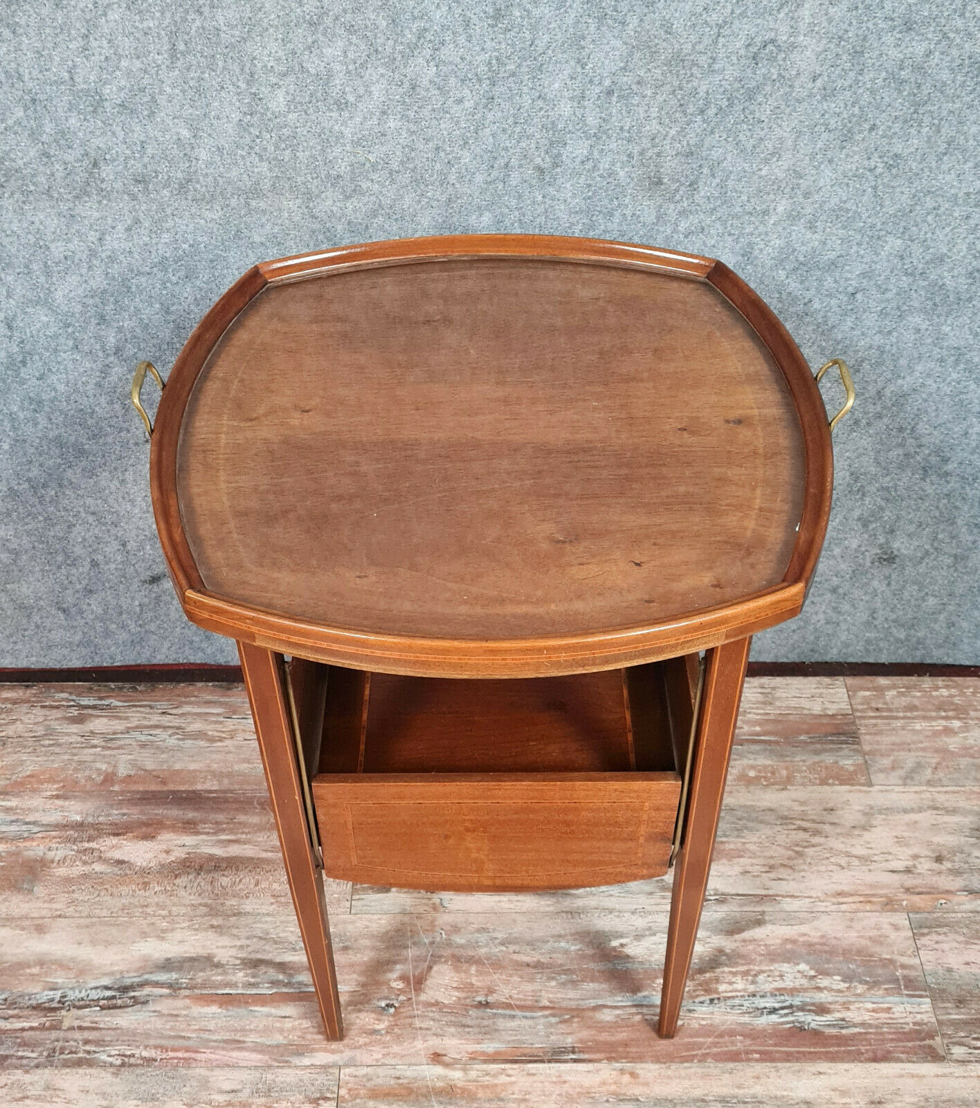 Table a thé louis xvi en acajou clair et filets vers 1900