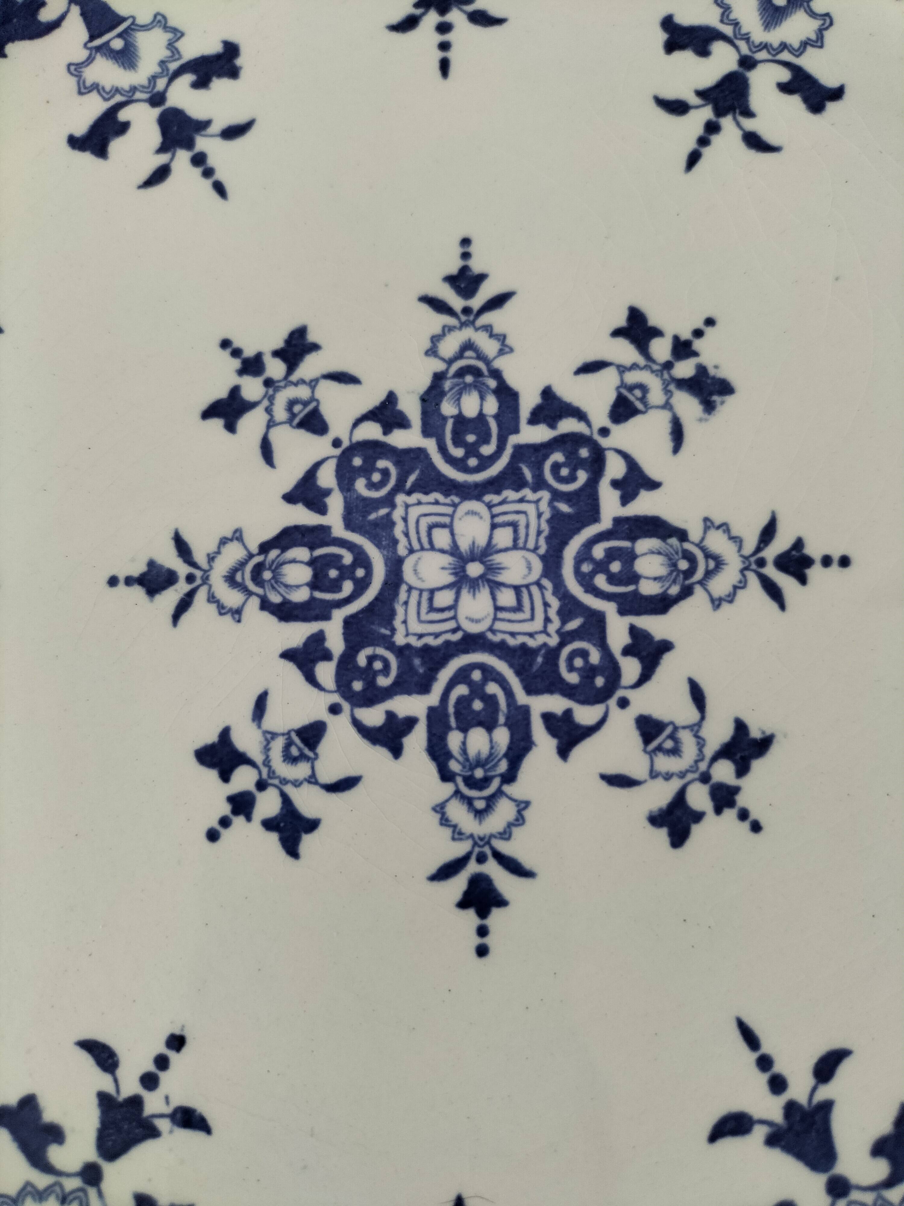 Antique Gien plate – Decor inspired by the Manufacture de Lille 17-18th century