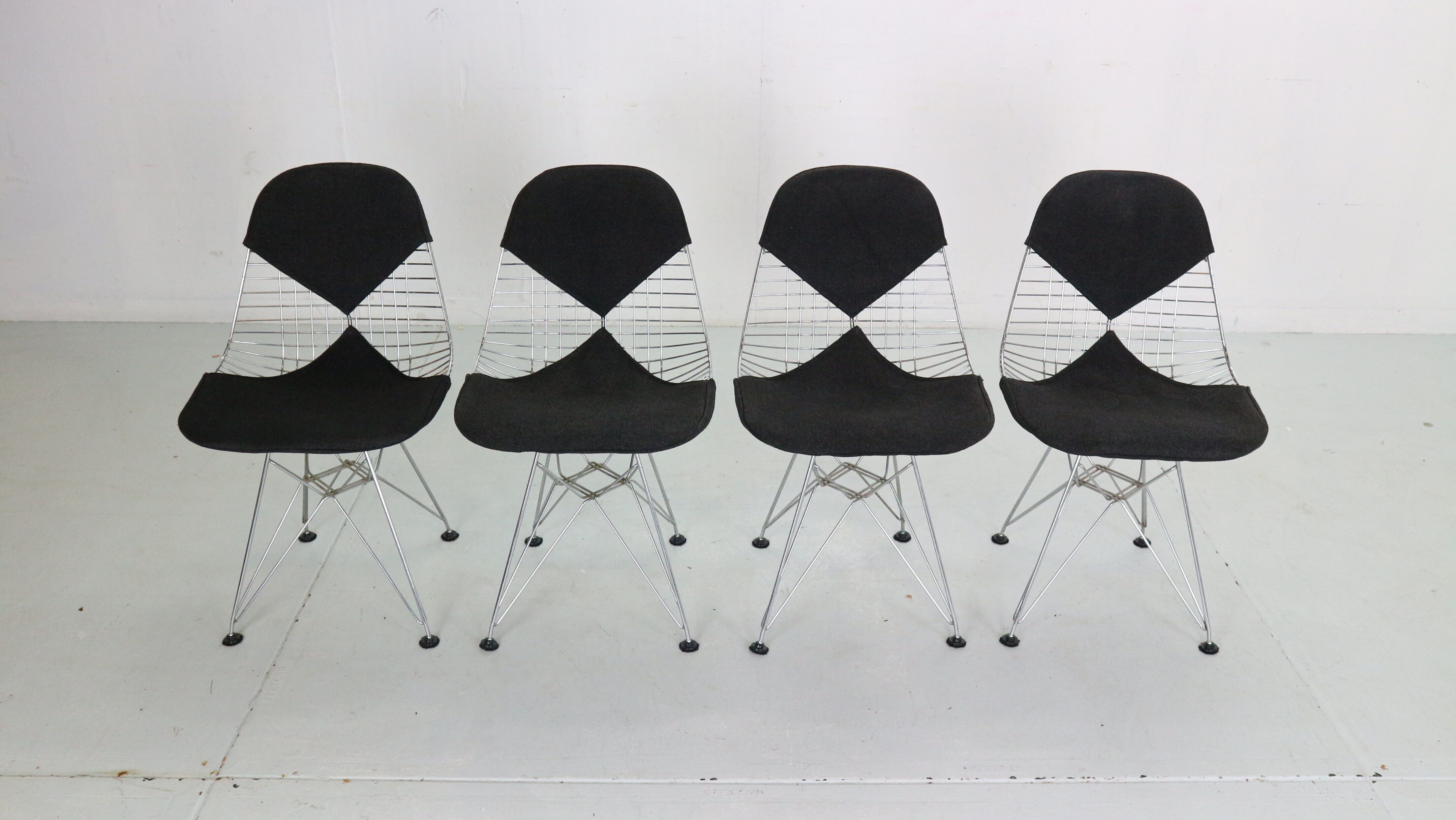 "DKR-2" Set of 4 Wire Chairs 'Bikini' by Eames for Herman Miller, 1960
