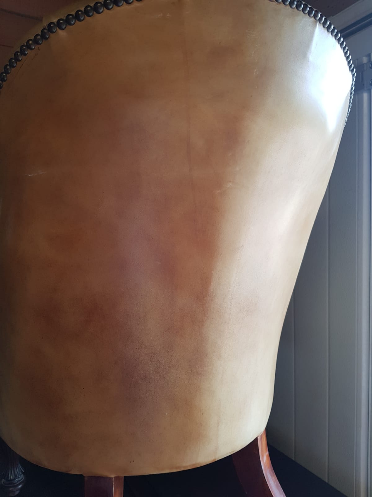 Chesterfield armchair in upholstered leather