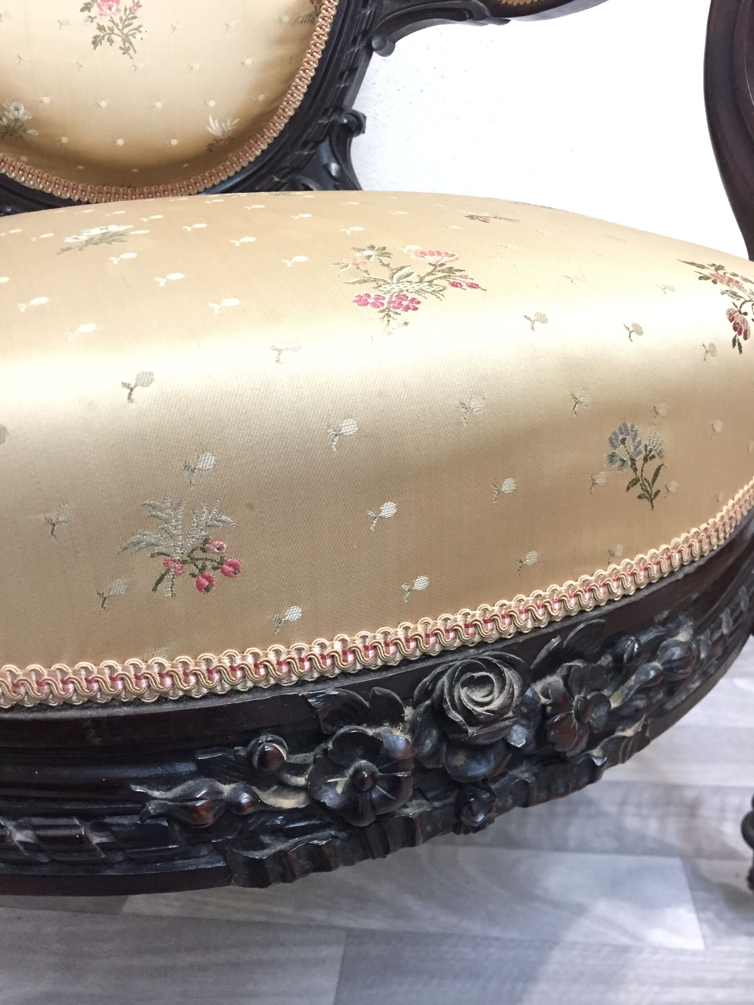 Fauteuil médaillon style Louis XV 19ème