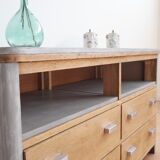 Craft furniture in wood and waxed concrete