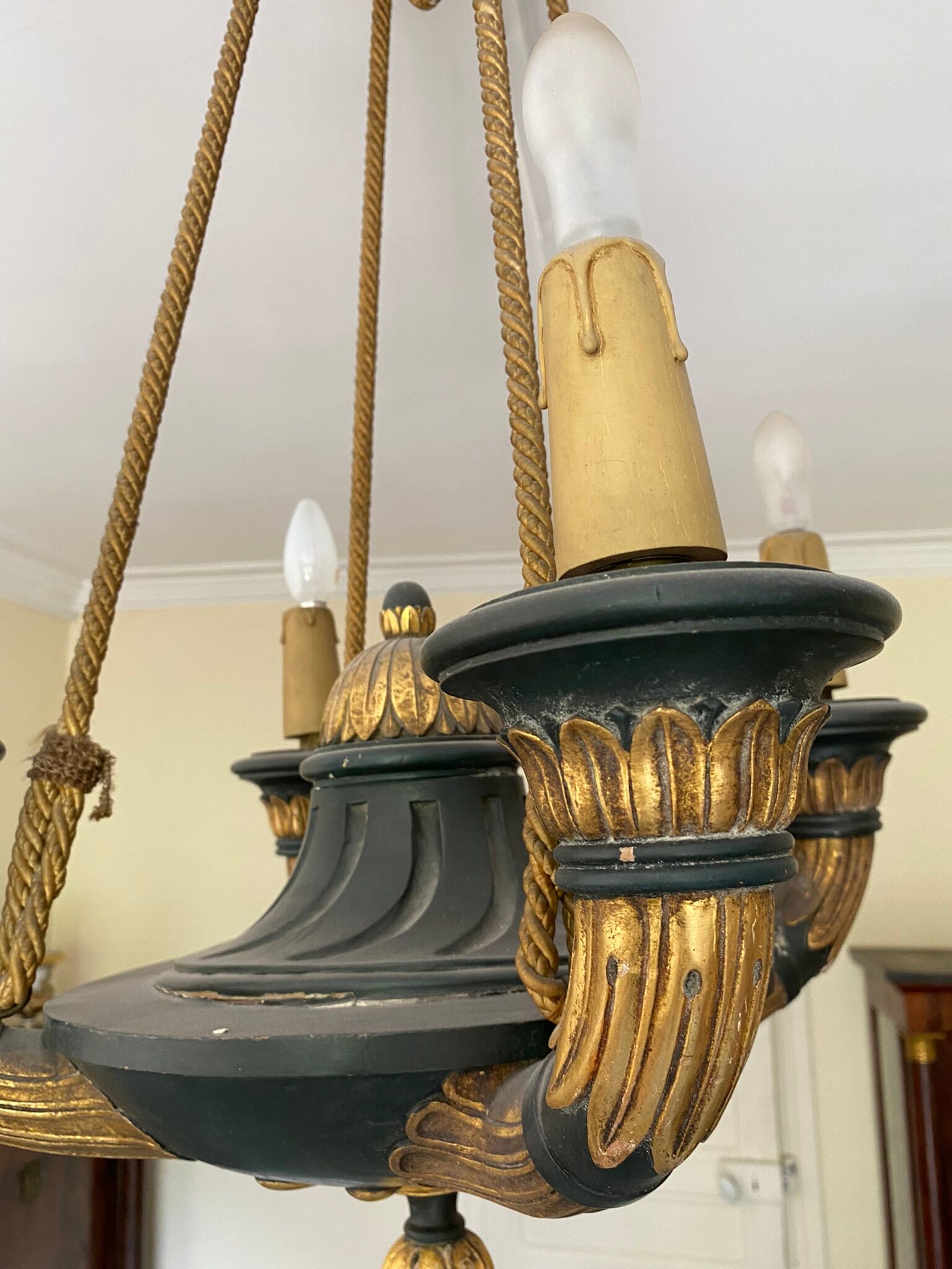 Empire style chandelier with four lights in sheet metal, bronze with patina and gilding