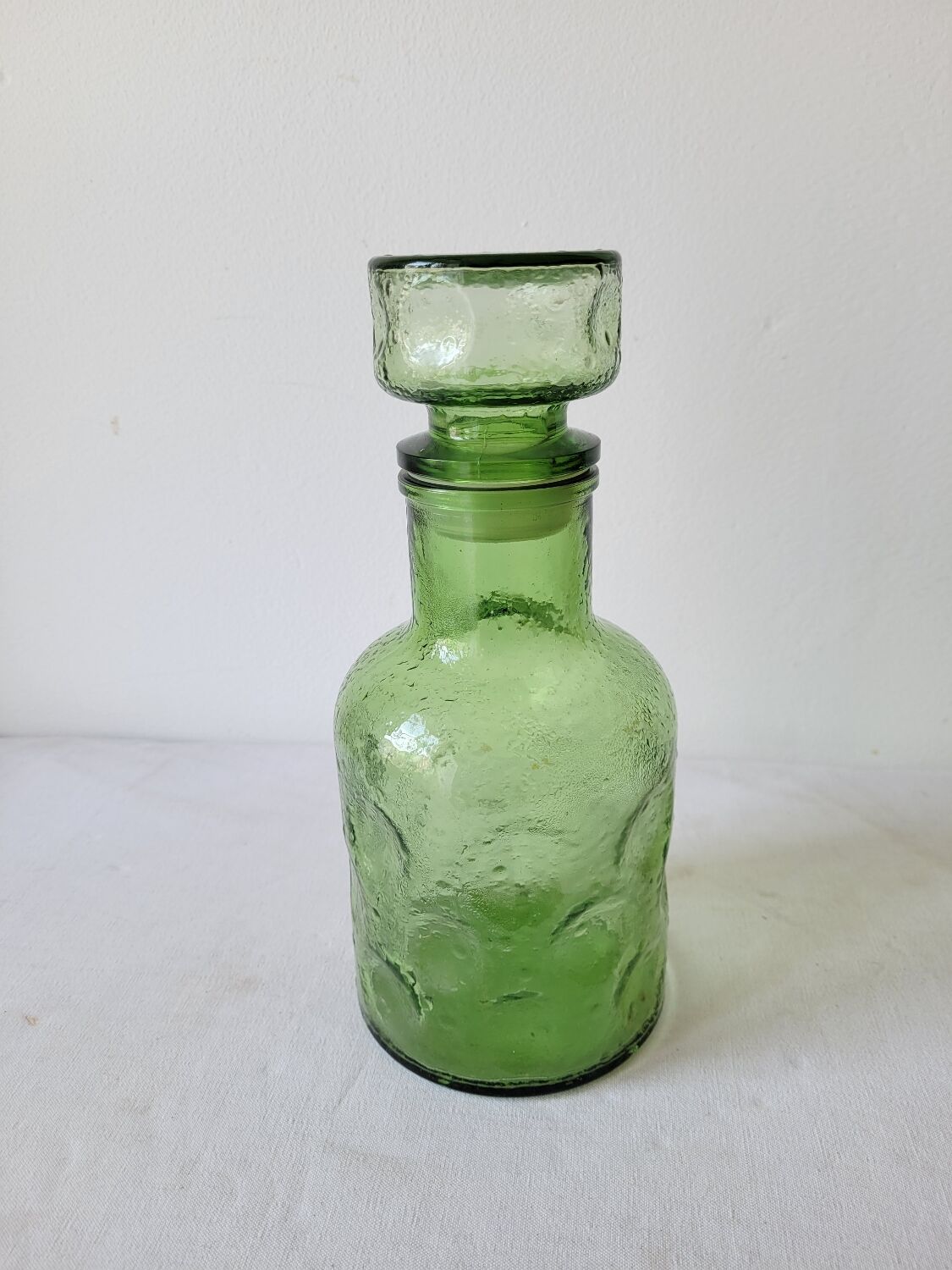 Carafe en verre vert