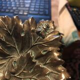 Bronze leaf pocket emptier