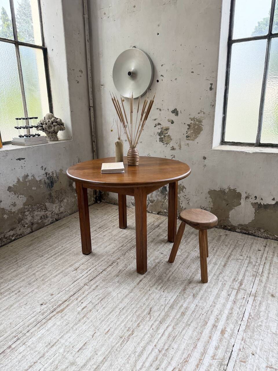 Round oak table 1950