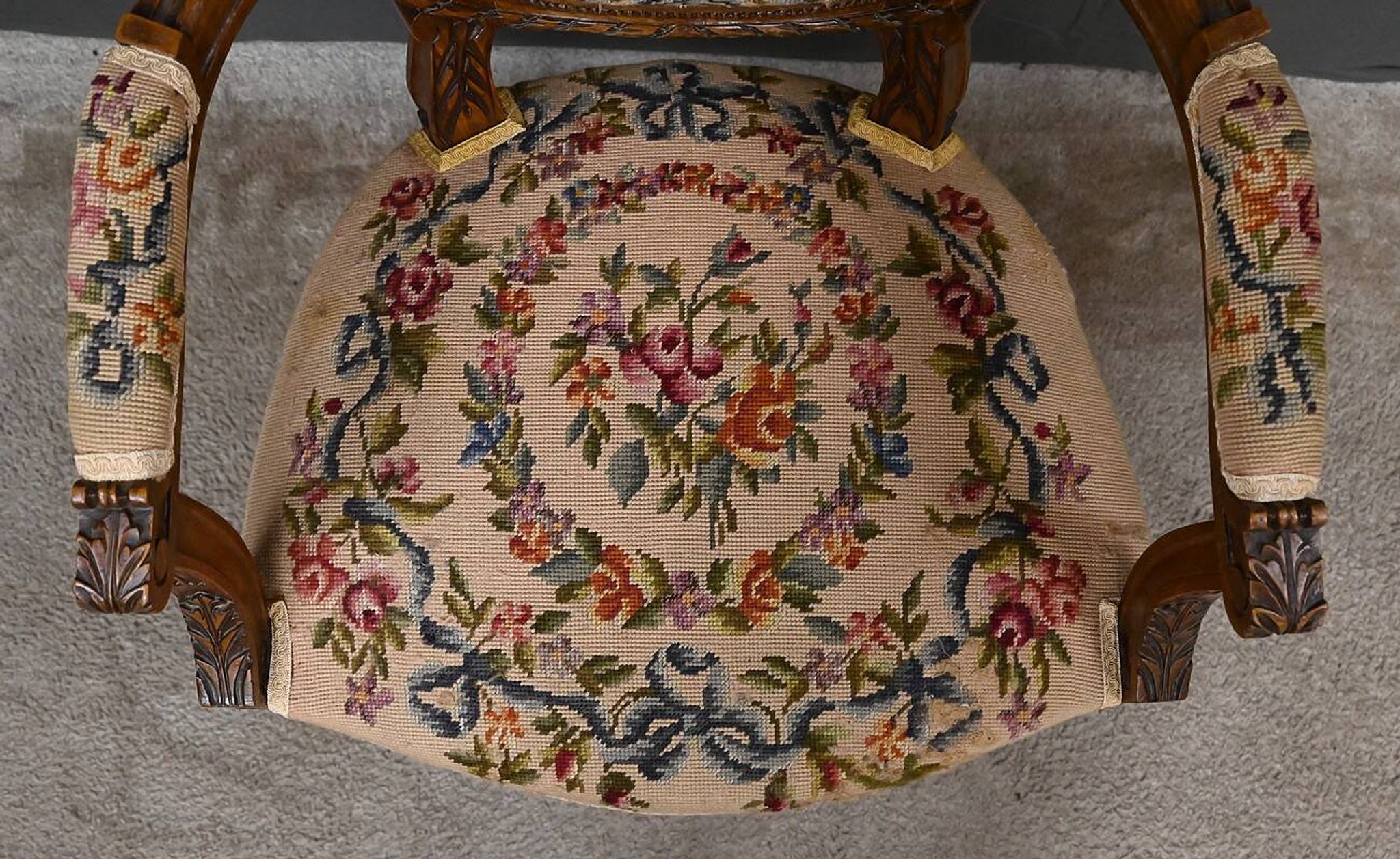 Paire de fauteuils en hêtre, style Louis XVI – début XXe
