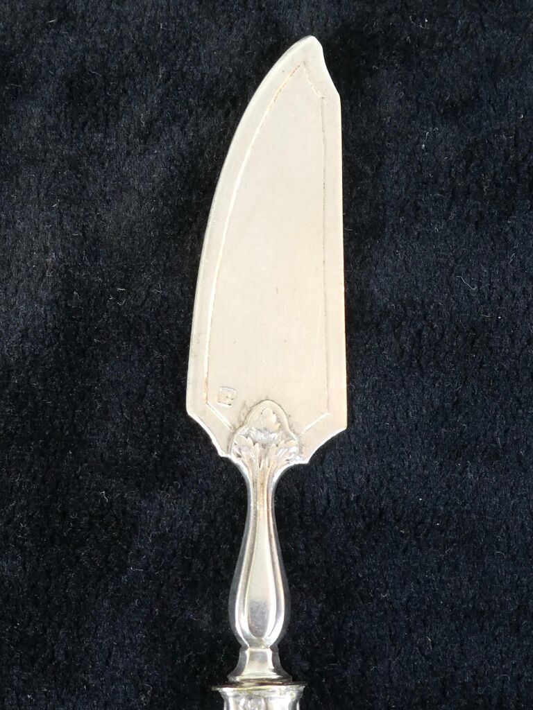 Service cover has mignardises art deco solid silver stuffed minerve