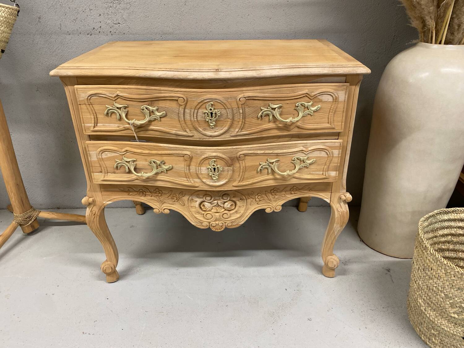 Louis chest of drawers in raw wood with two drawers