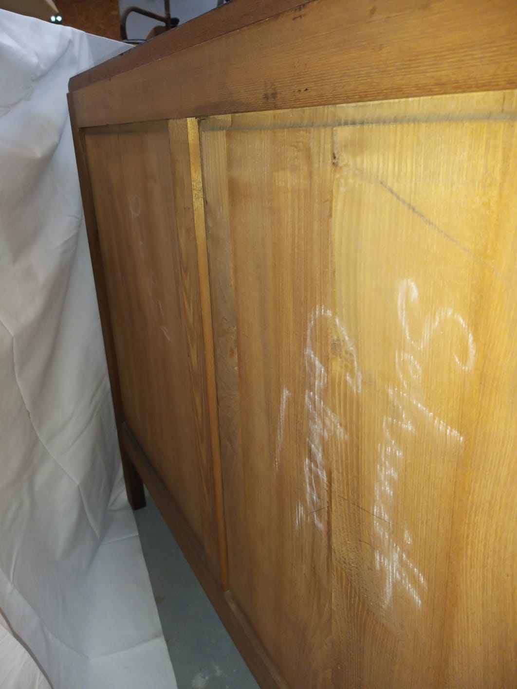 Chest of drawers crossbow