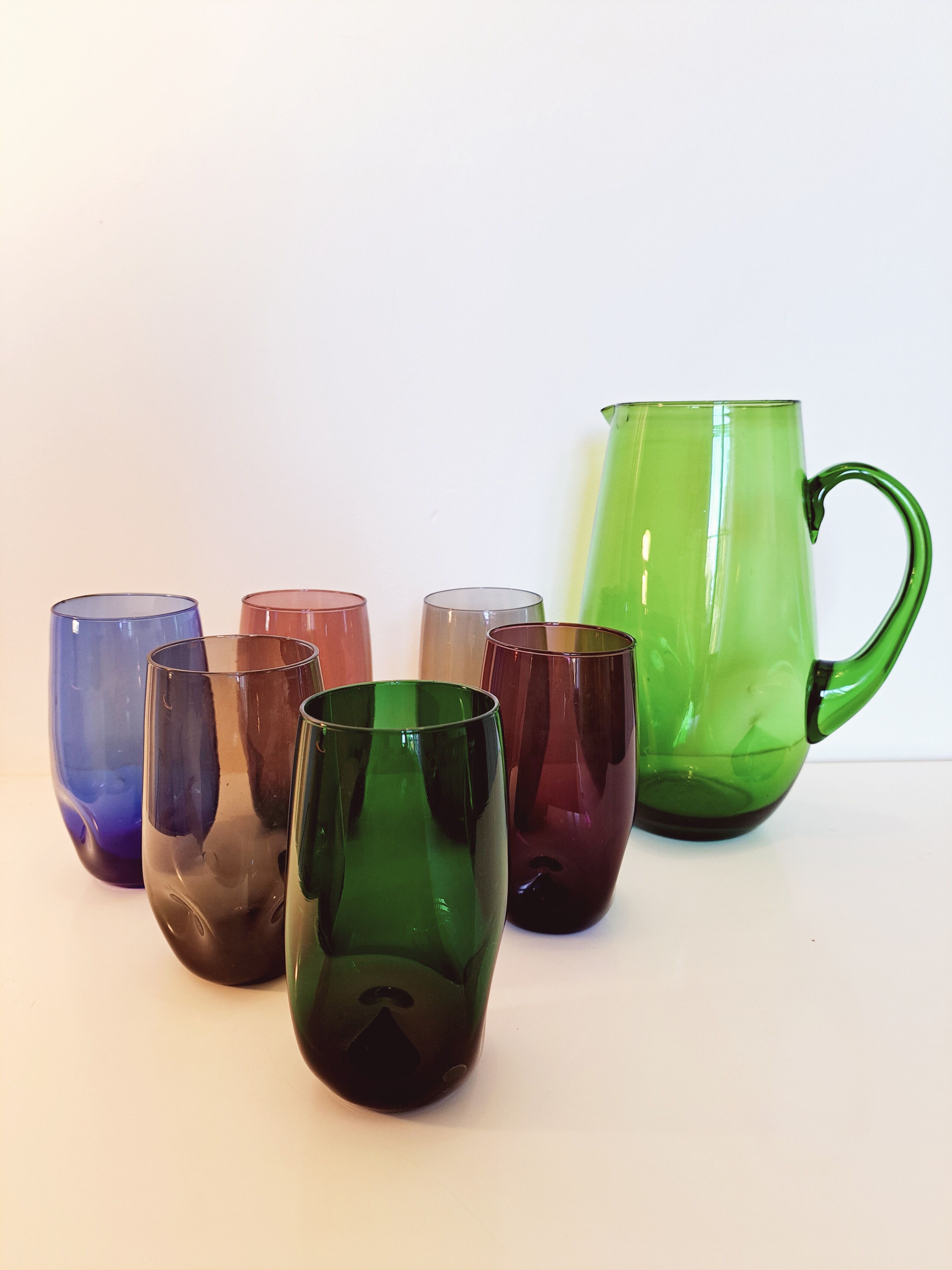 Service 6 vintage coloured glasses