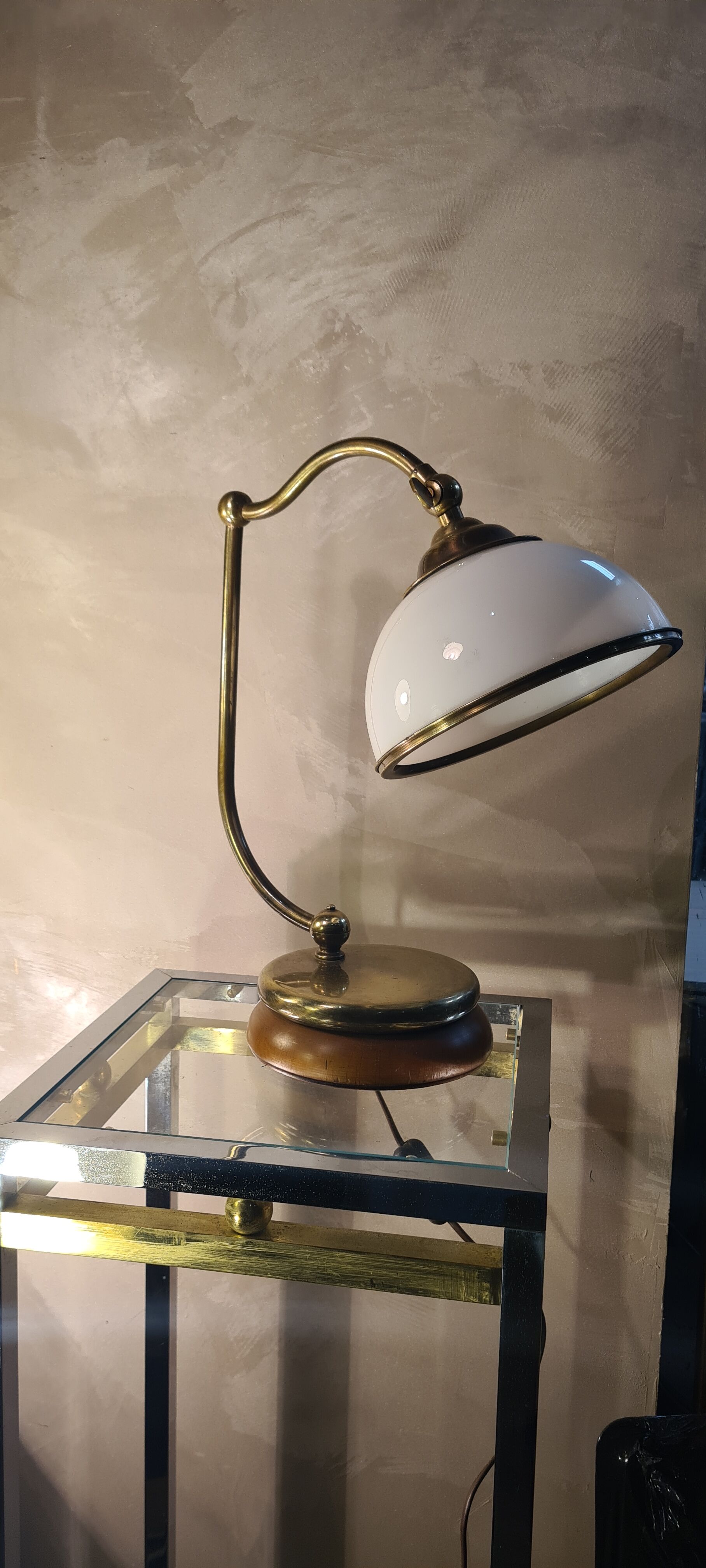 Adjustable brass lamp with wooden base and opaline with strapping 39x33