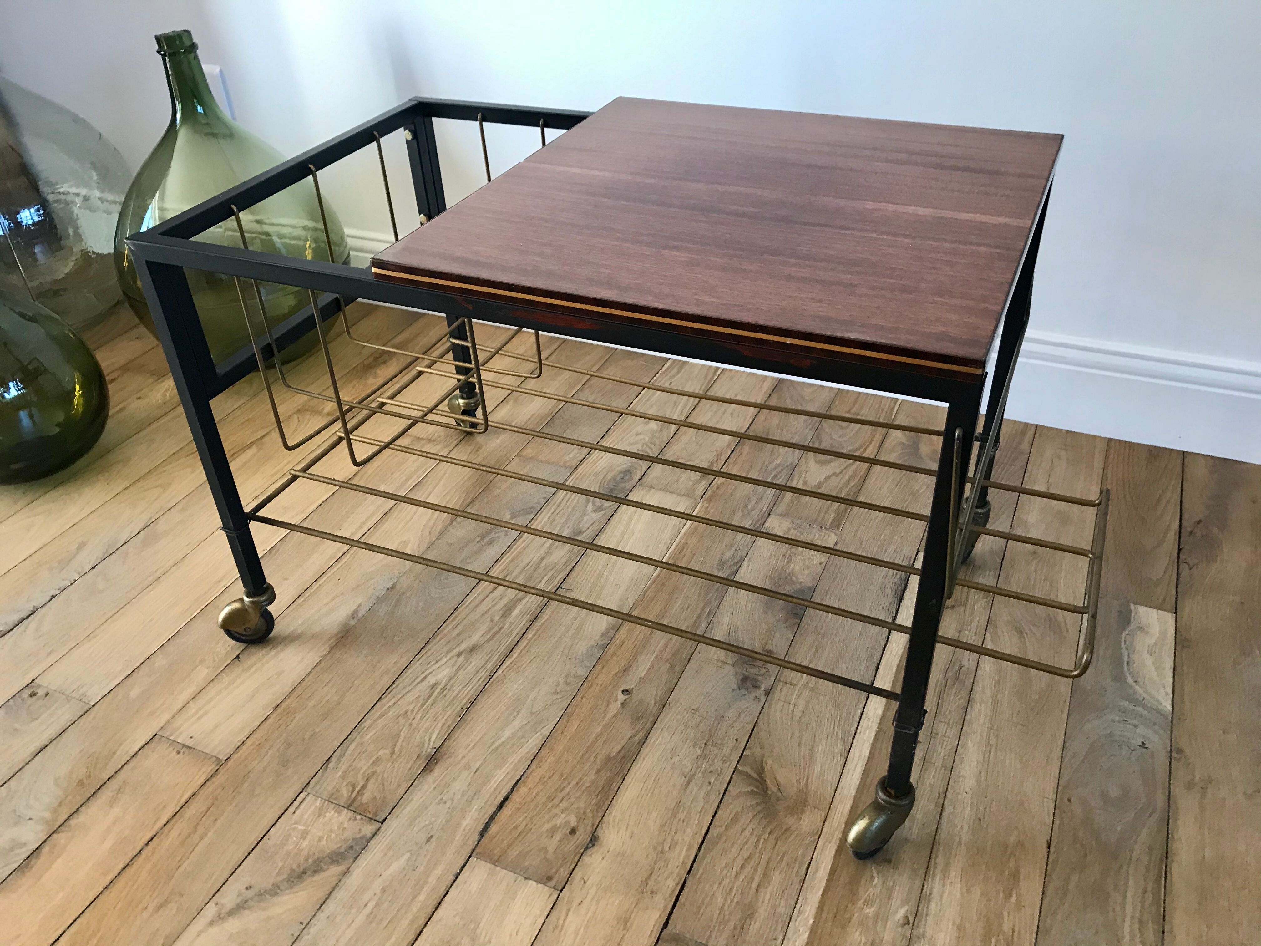 Range-vinyl service in formica and brass 70s