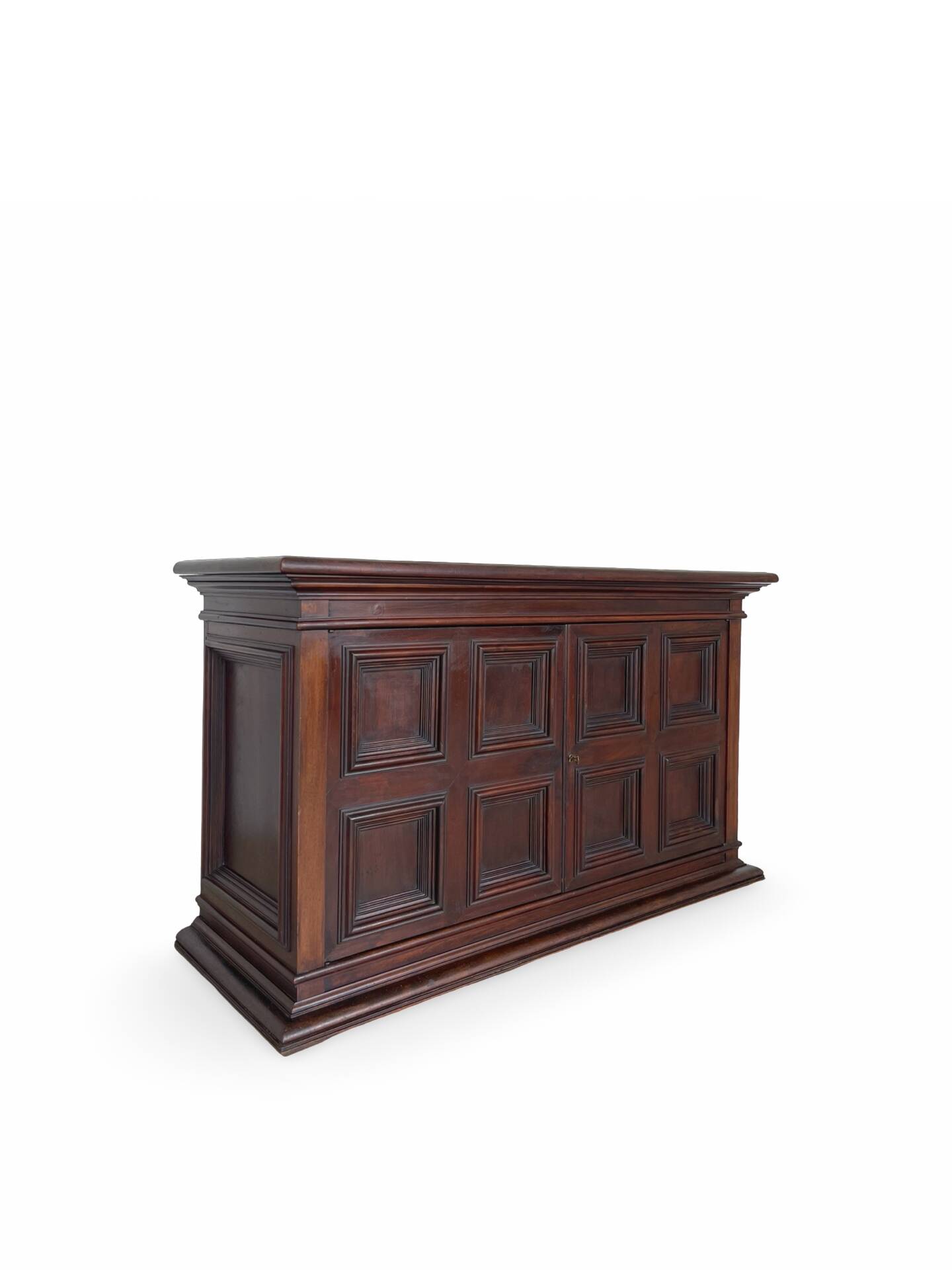 The high-quality Italian Renaissance Revival credenza, 1920s/1930s
