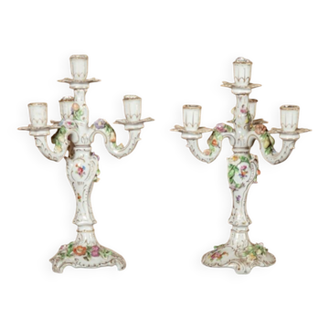 Paire de candélabres à 4 feux de lumière en porcelaine .fin XIX eme
