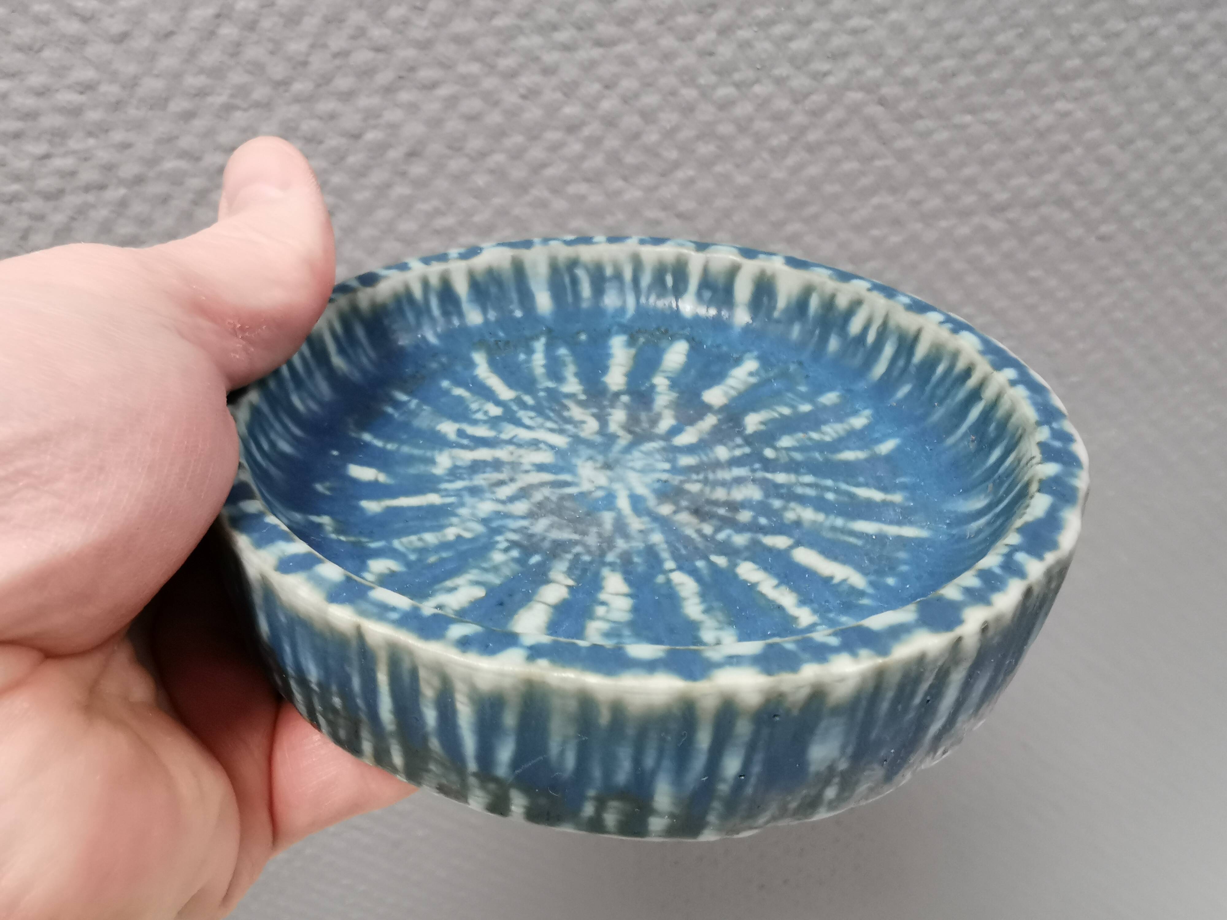 Ashtray in blue hares fur glaze from Rörstrand Sweden, by Gunnar Nylund
